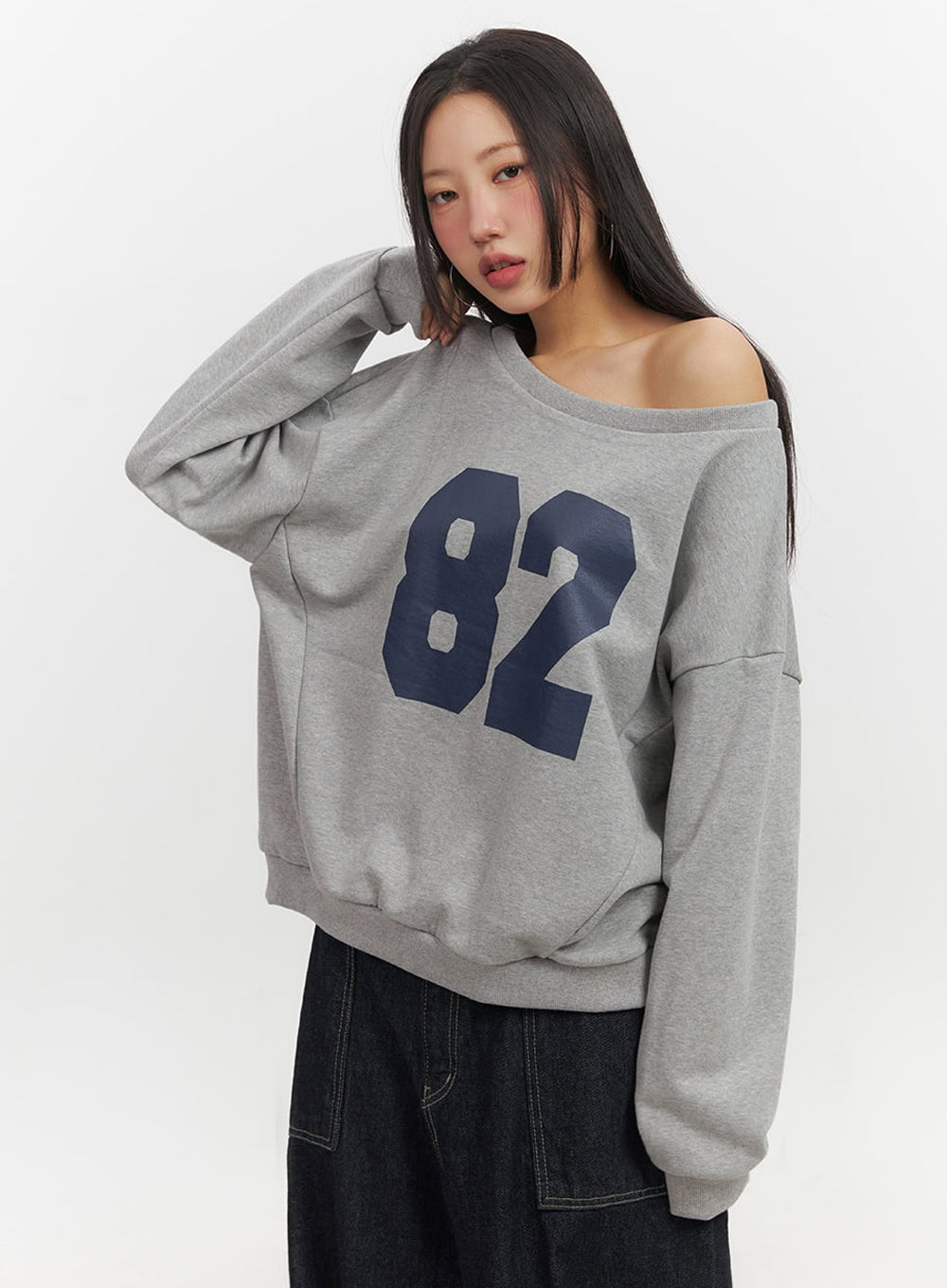One-Shoulder Graphic Crewneck IF510
