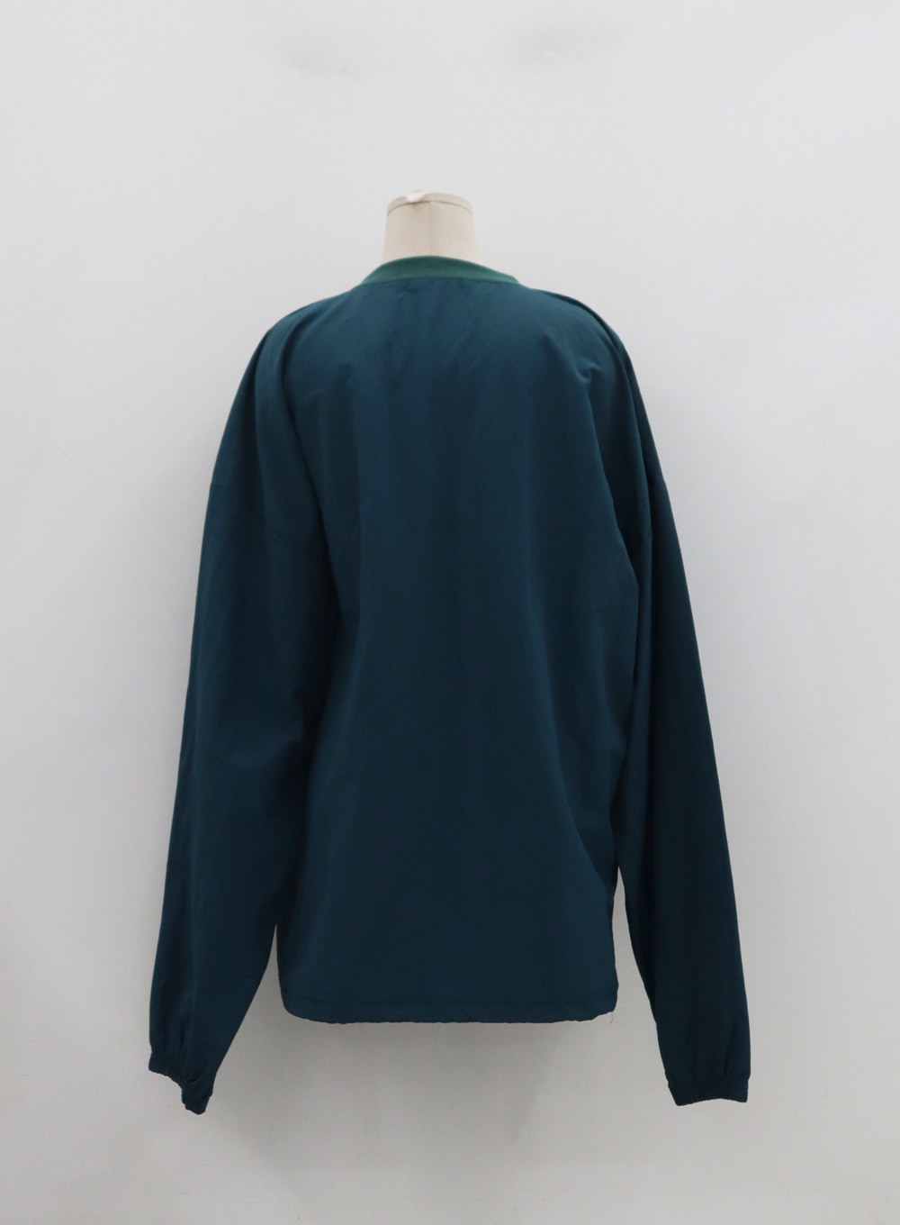 V-Neck Patch Sweatshirt IN22