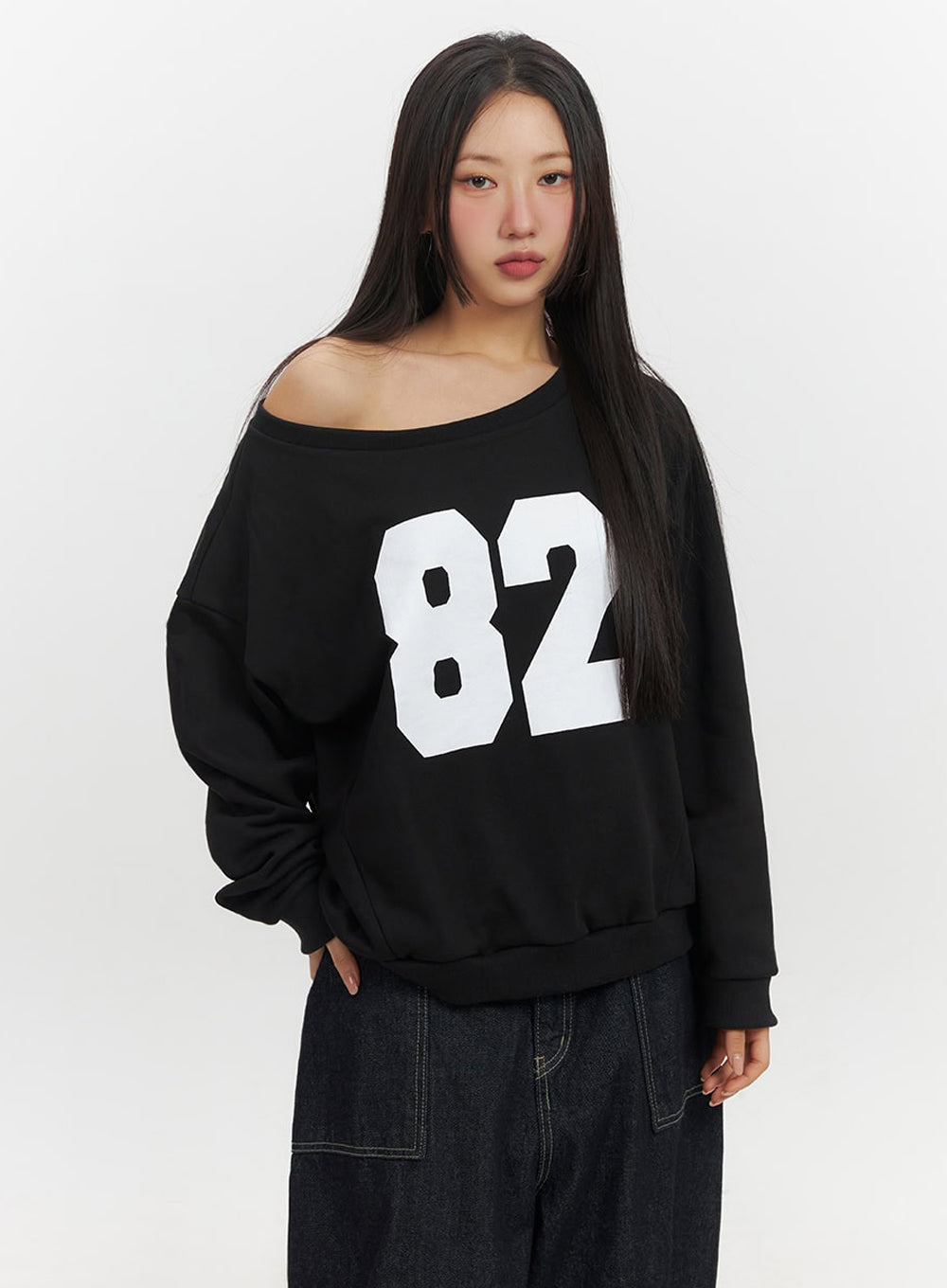 One-Shoulder Graphic Crewneck IF510