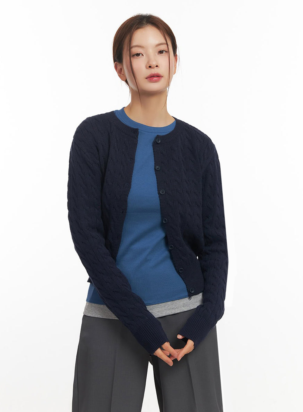 Cable-Knit Buttoned Cardigan IM524