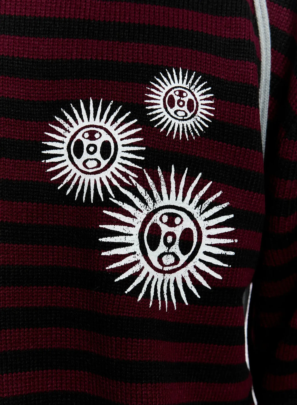 Men's Sunburst Striped Knit Sweater IS529