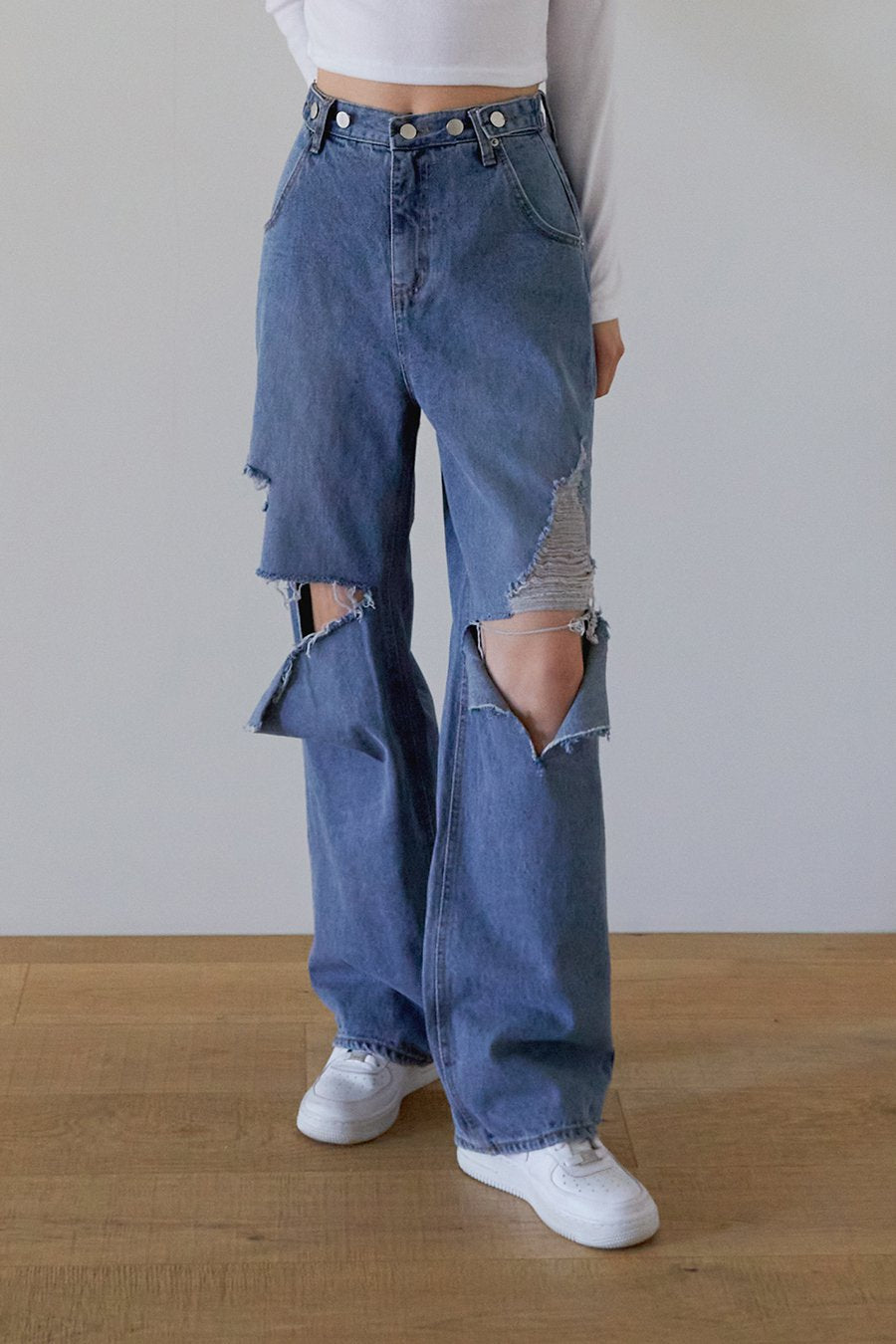 Destroyed Wide Leg Jeans J24