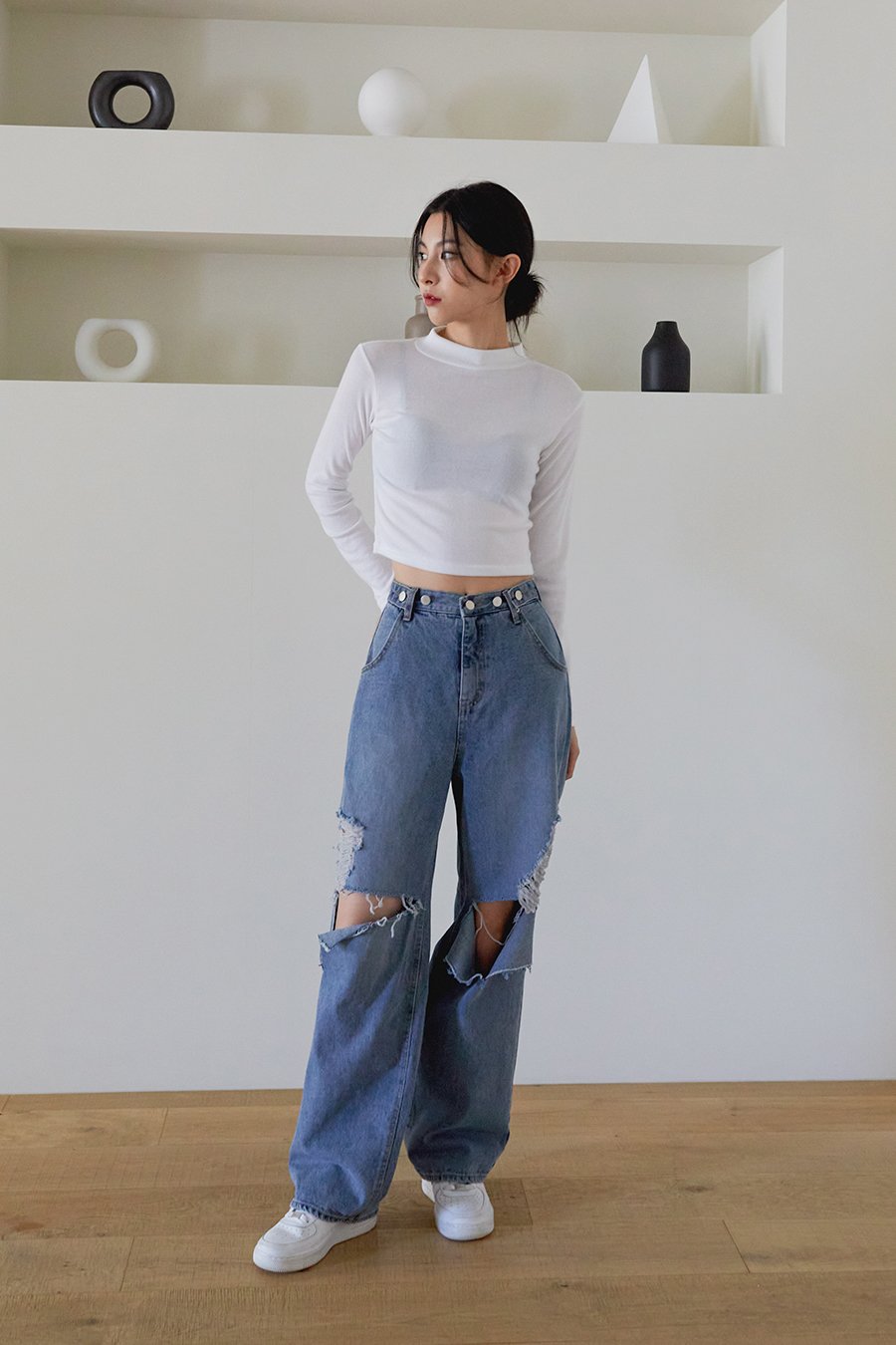 Destroyed Wide Leg Jeans J24