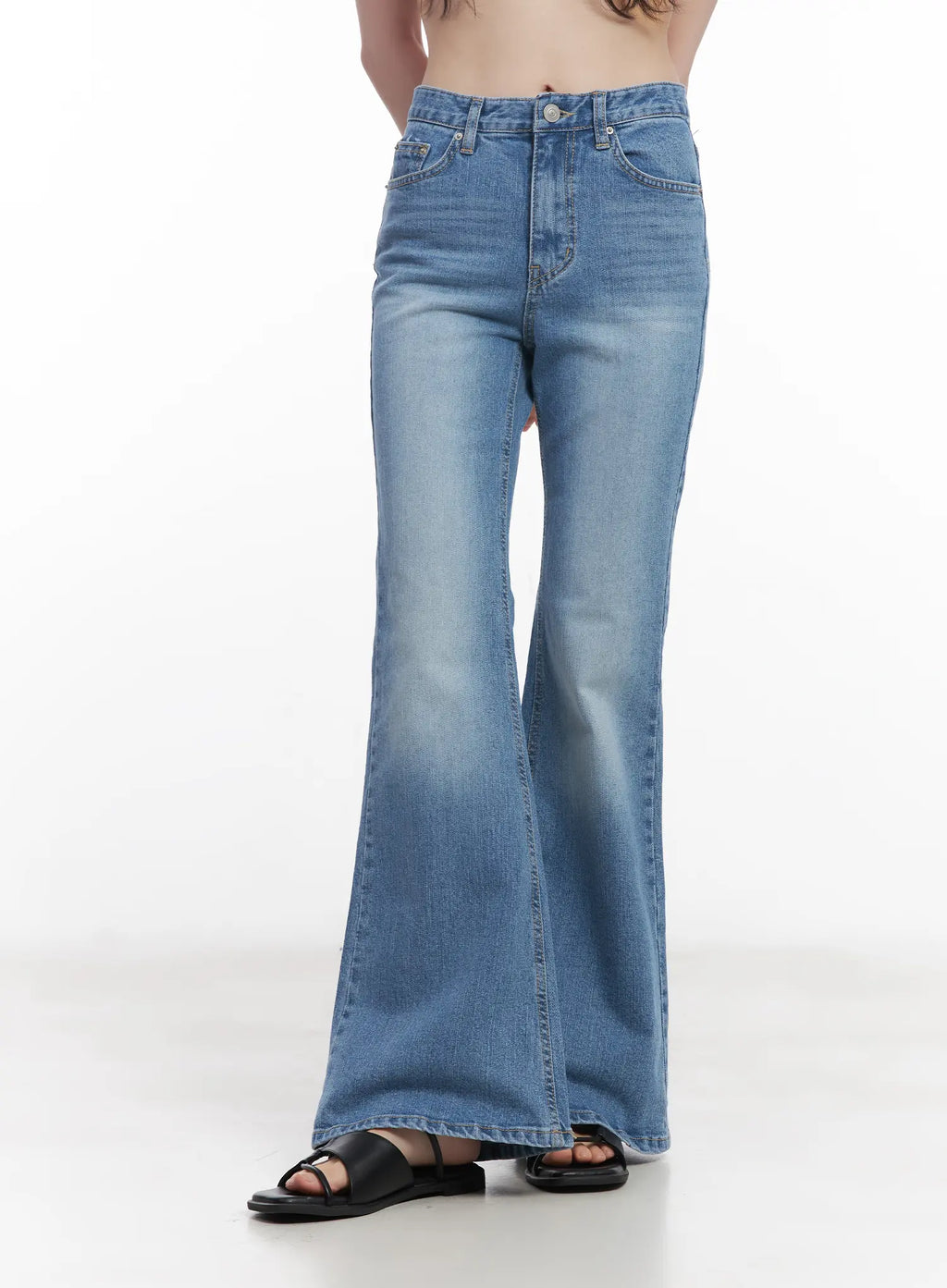 Wonyoung Slim-Fit Flared Jeans CU520