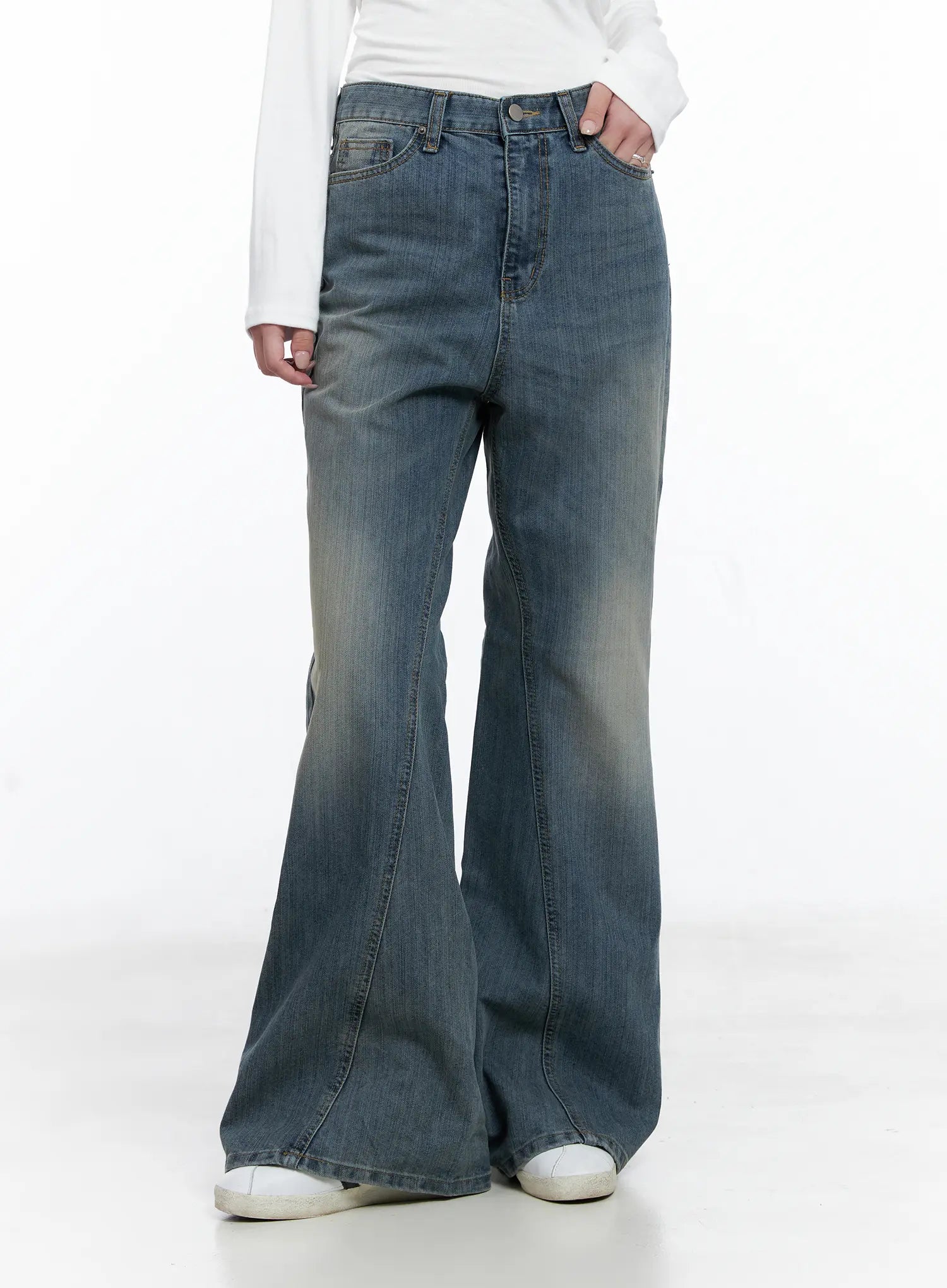 Aylin Wide Bootcut Jeans CS526