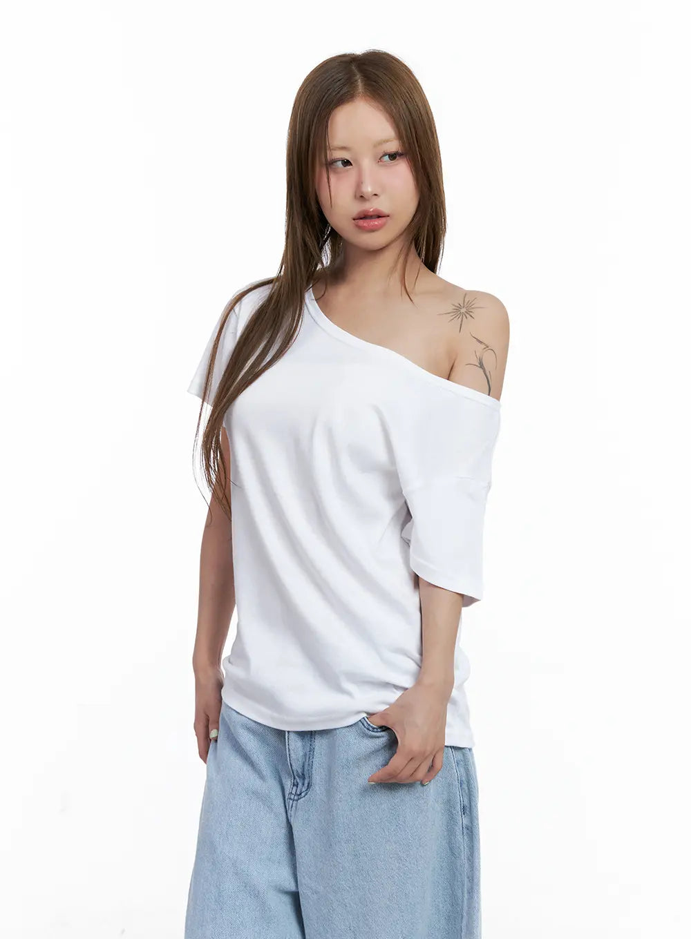 Casual Off-Shoulder Loose-Fit Tee CL511