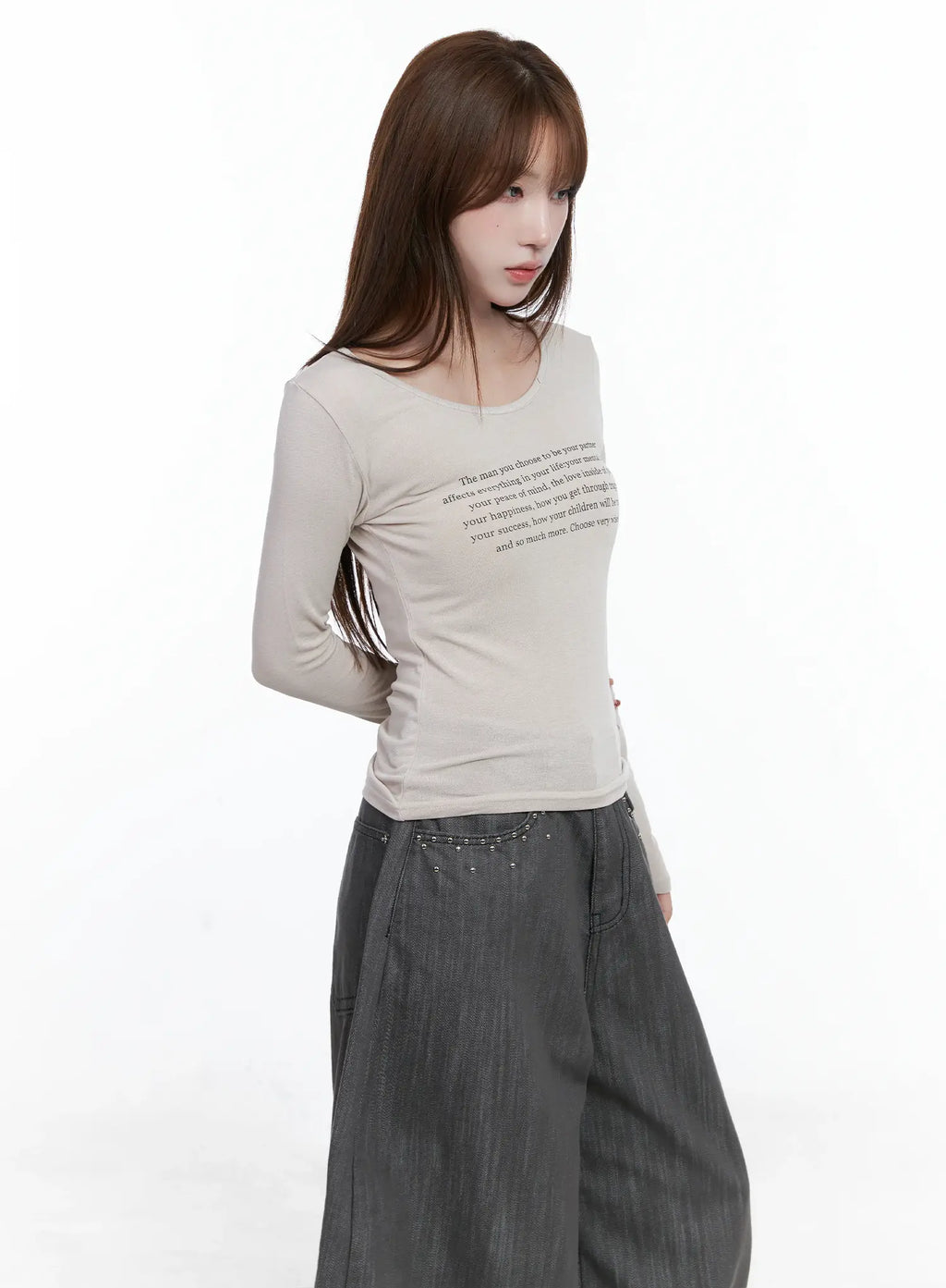 Graphic Text Slim-Fit Long-Sleeve Top CS501