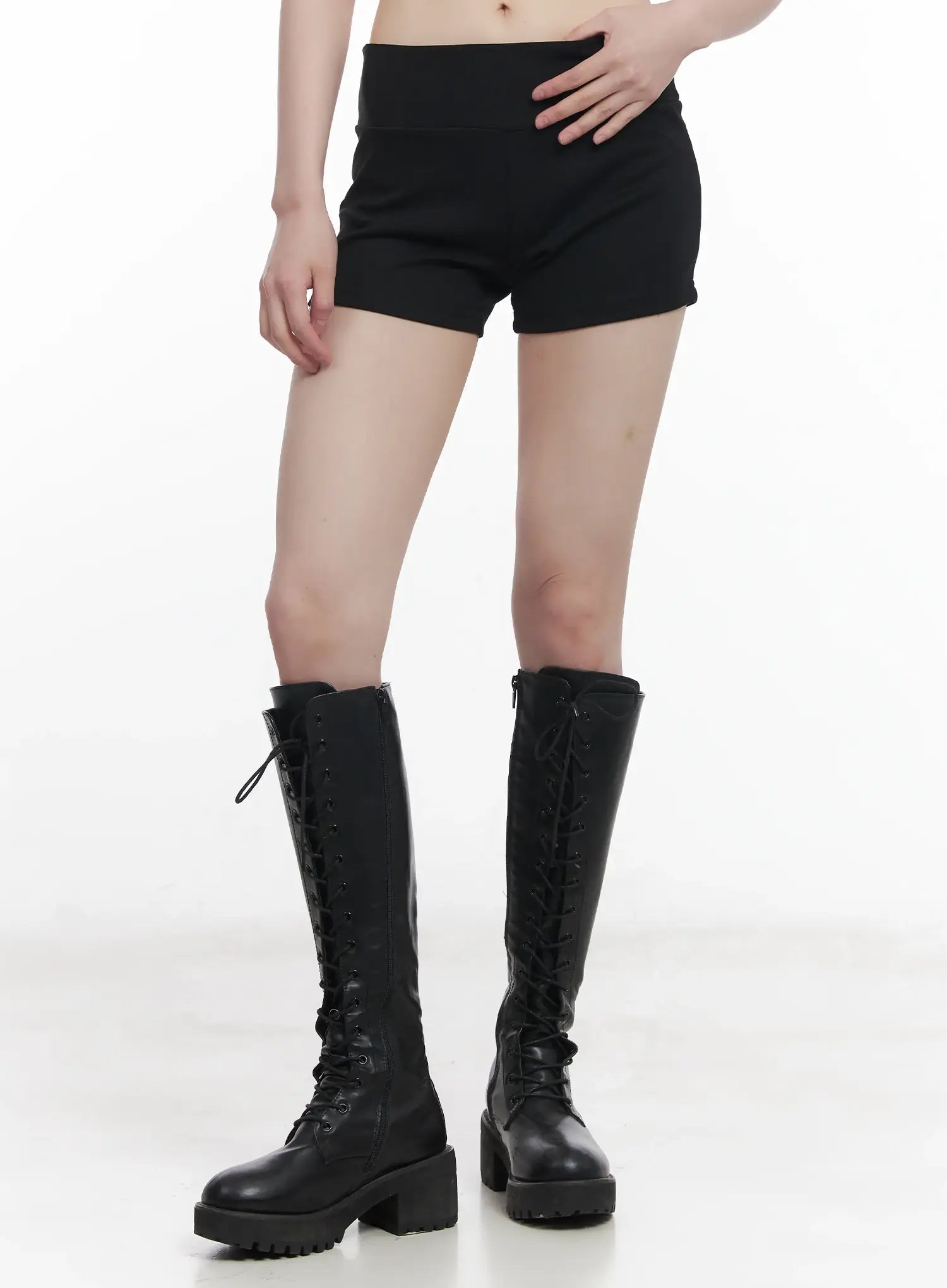 Basic Slim-Fit Shorts CU518