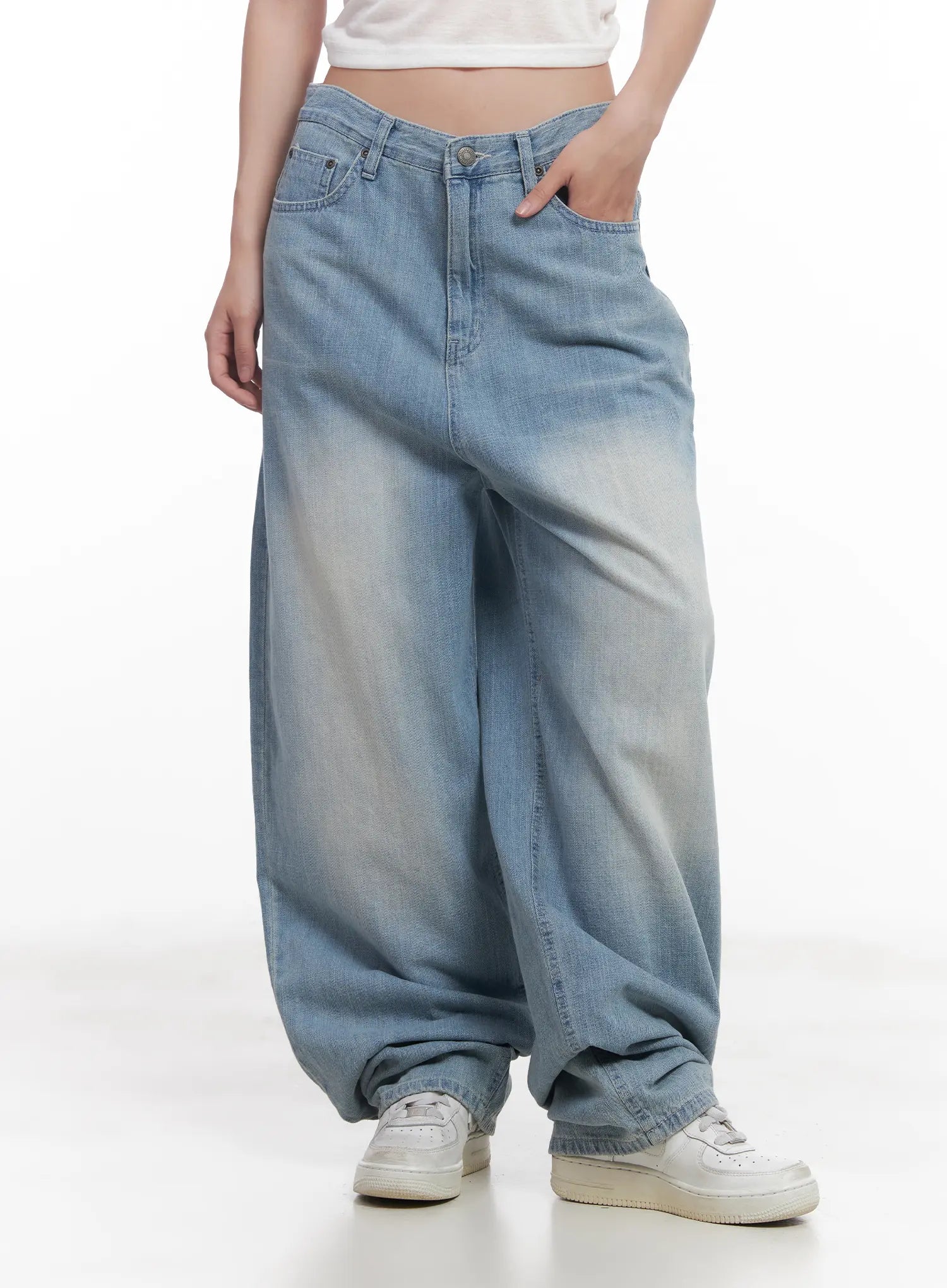 Hani Light-Wash Wide-Leg Jeans CU517