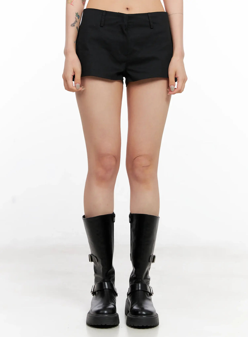 Low-Rise Shorts CL525