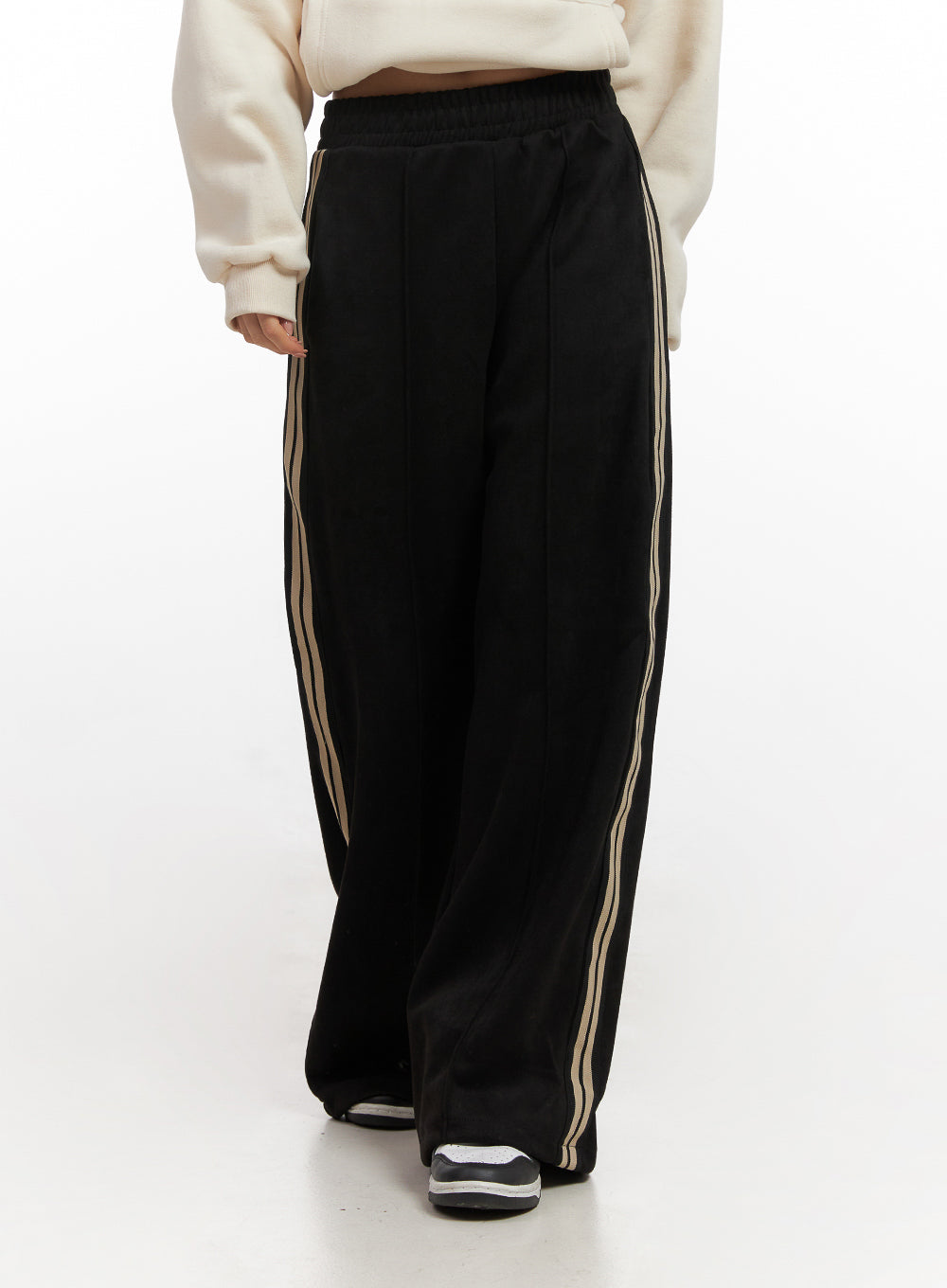 Suede Flared Wide Fit Pants CN428