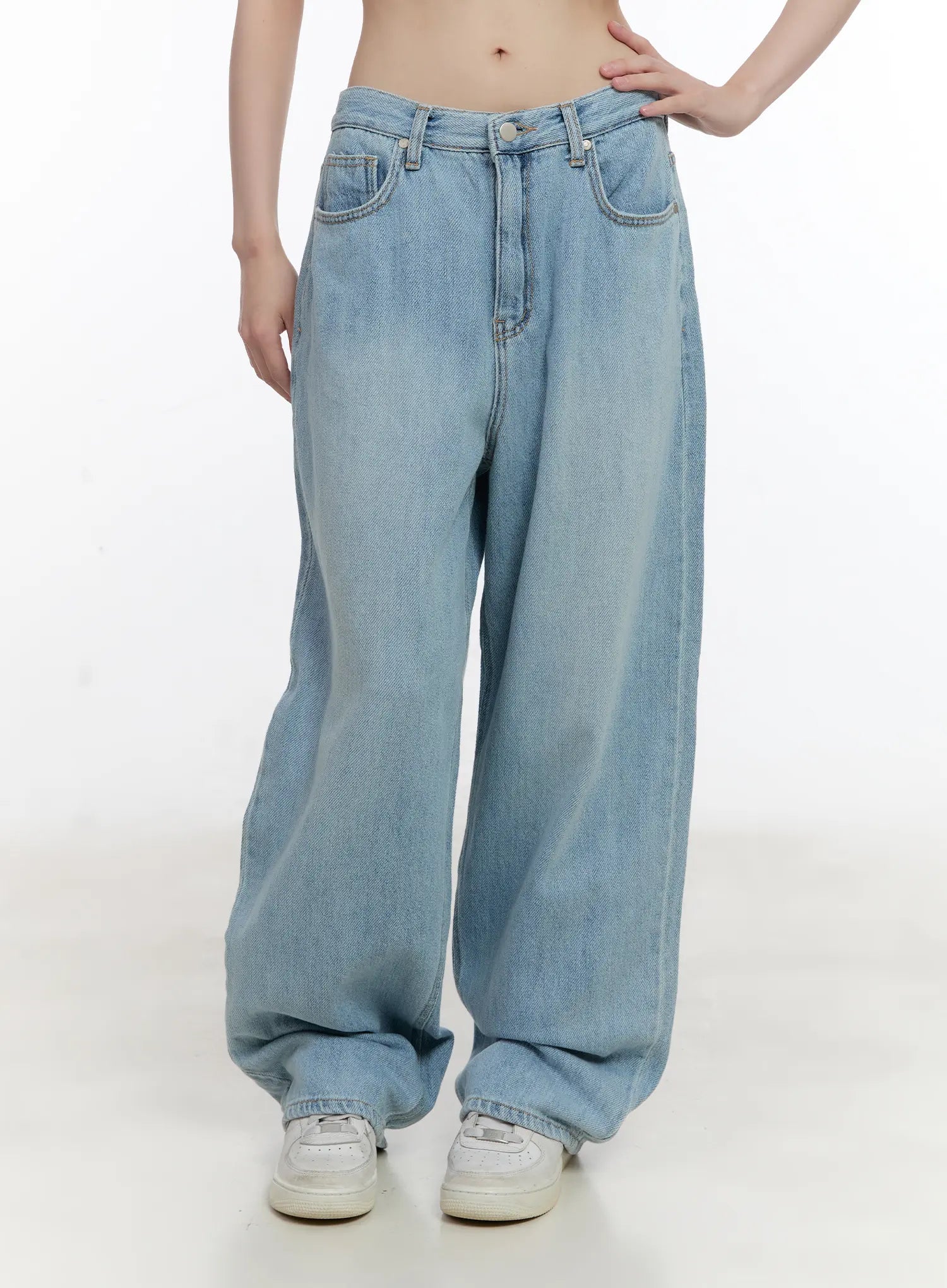 Iroha Lightweight Relaxed Jeans CL507