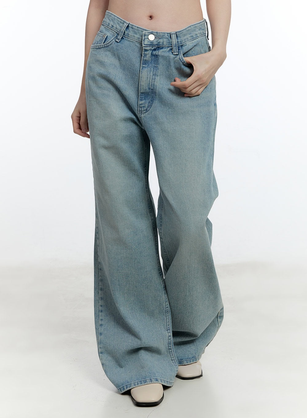 Kacy Washed Wide-Fit Flared Jeans CM521