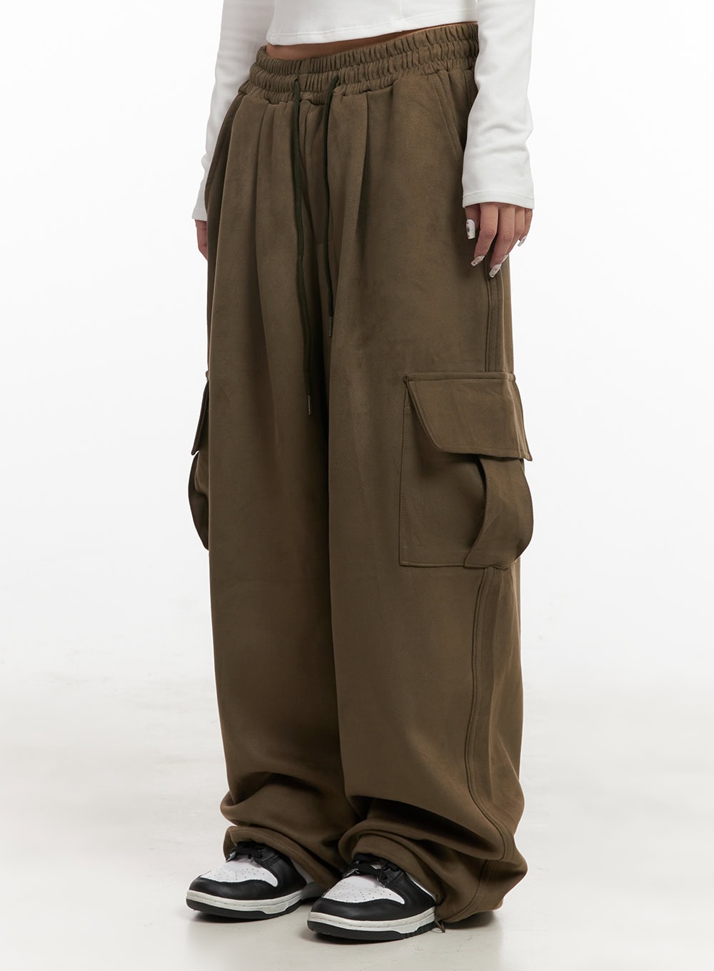 Suede Wide-Fit Cargo Sweatpants CJ507