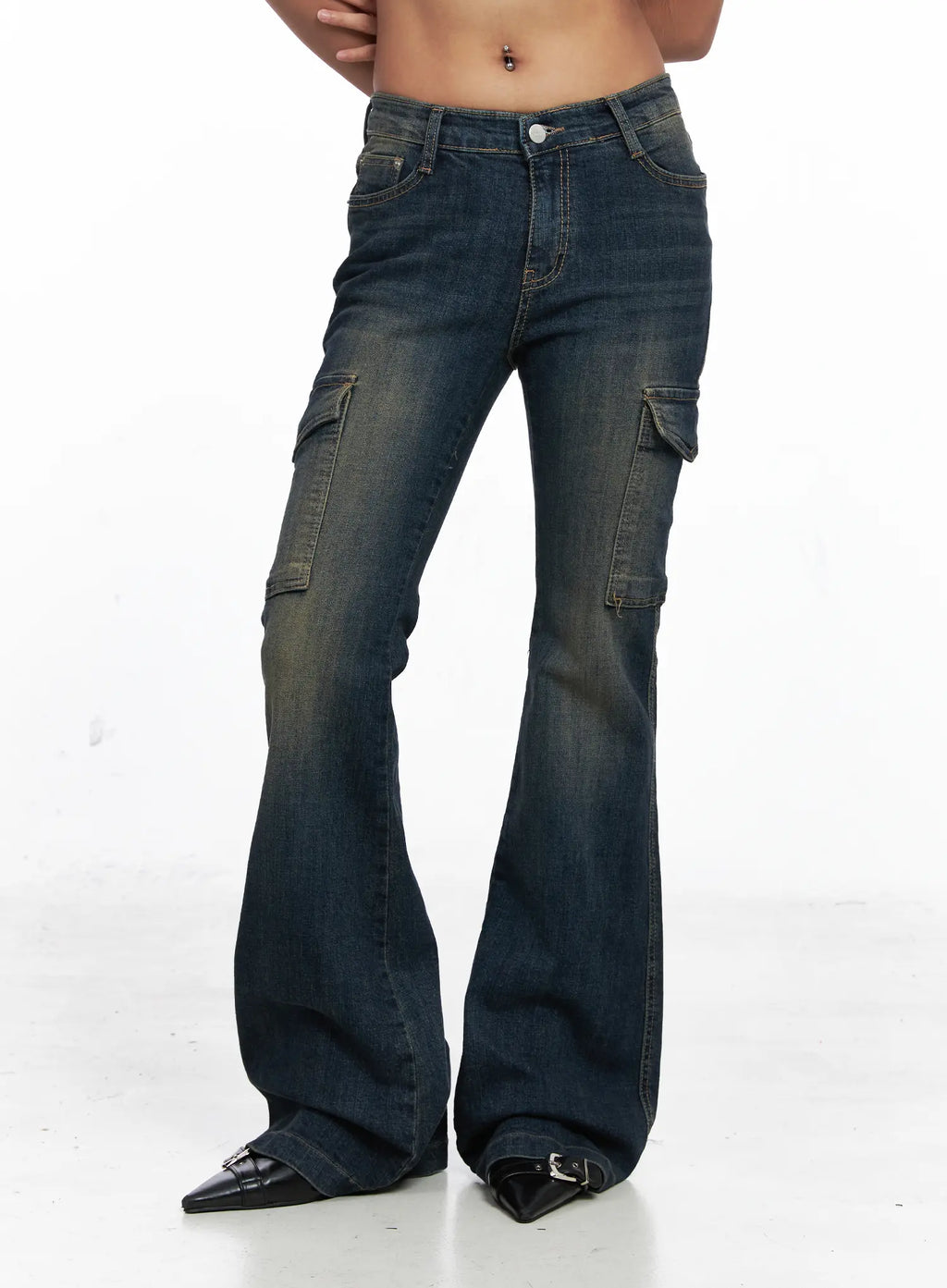 Owen Low-Rise Vintage Wash Flared Jeans CO510