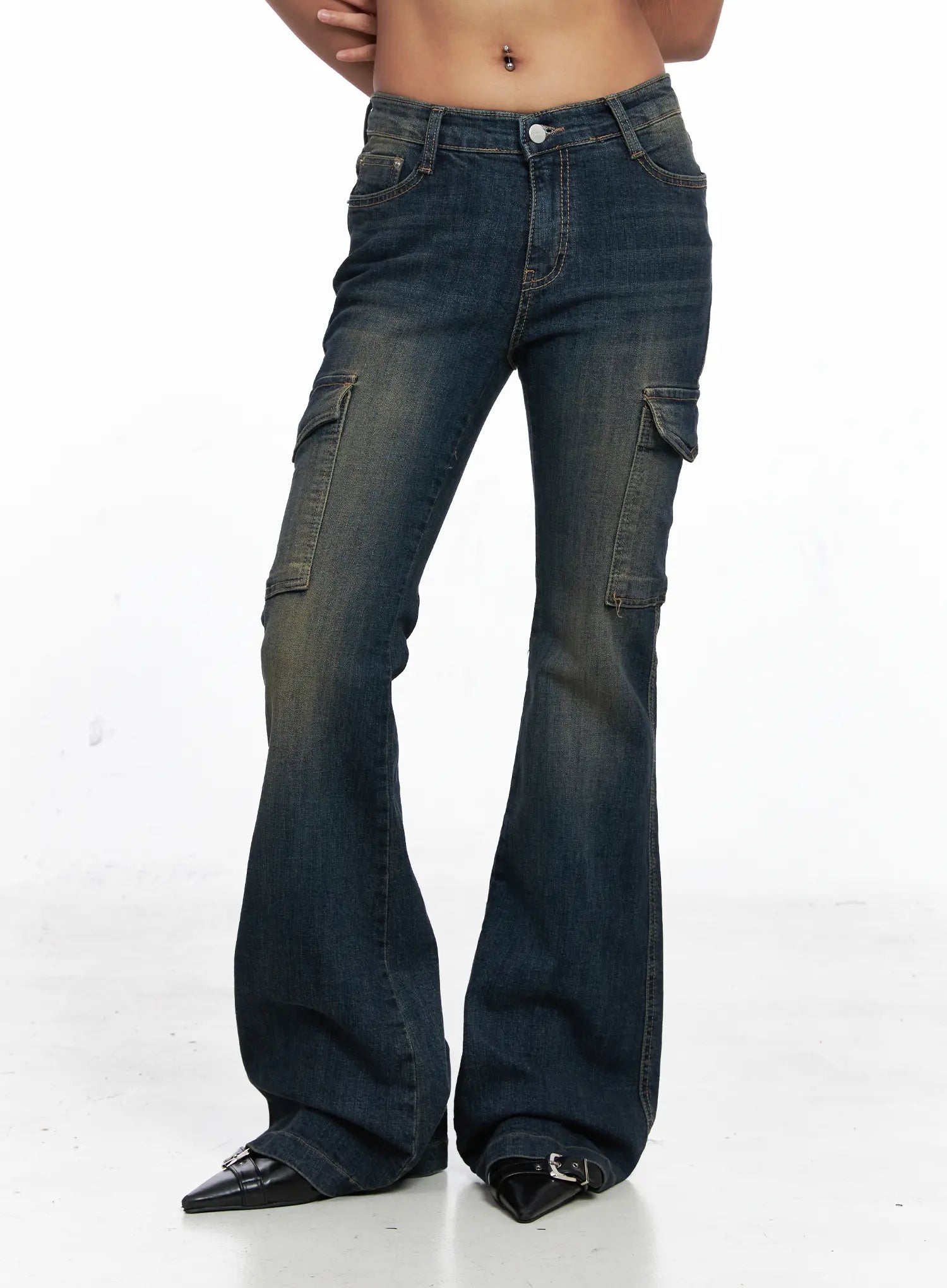 Owen Low-Rise Vintage Wash Flared Jeans CO510
