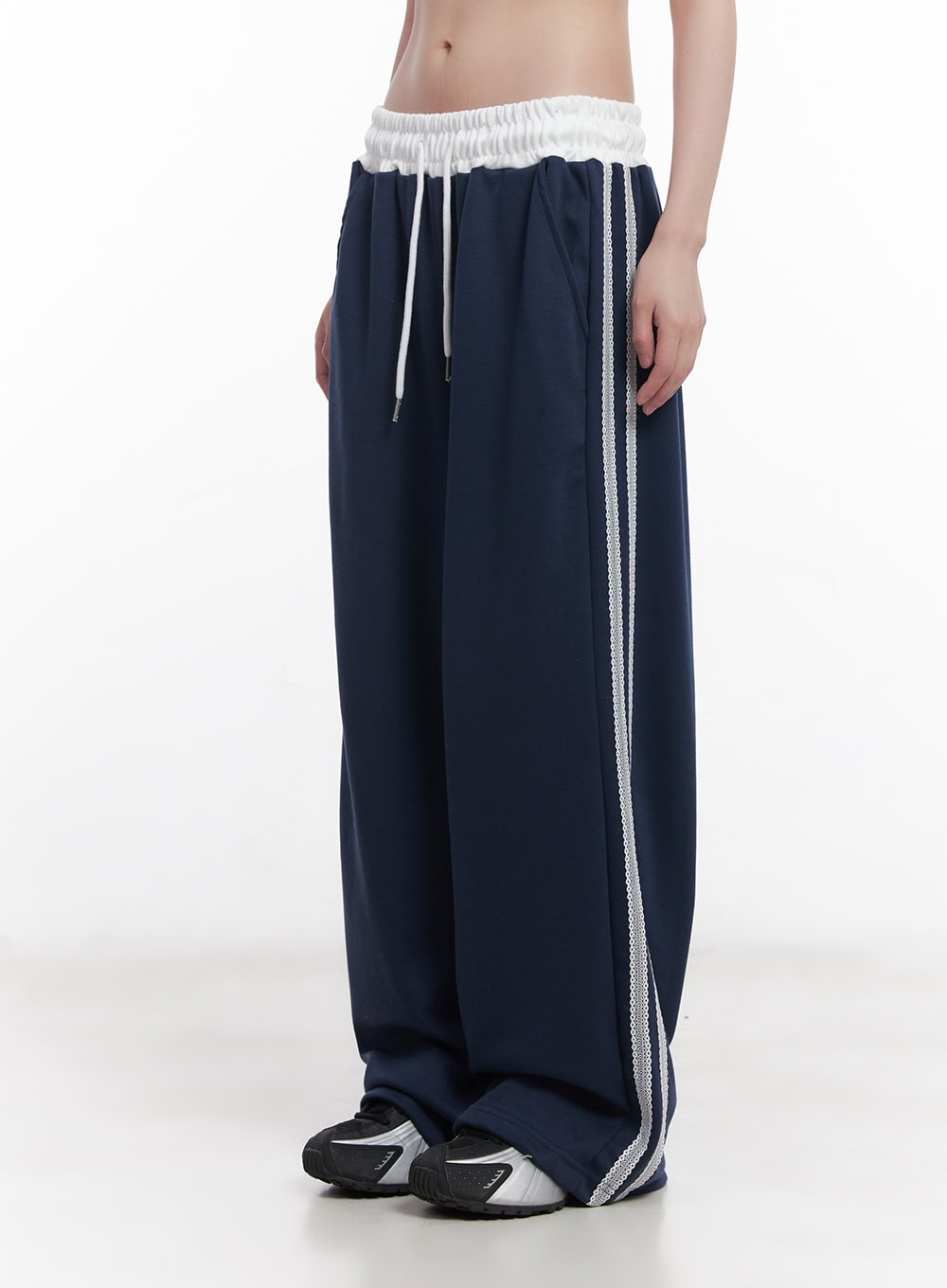 Lace-Striped Wide-Fit Sweatpants CU506