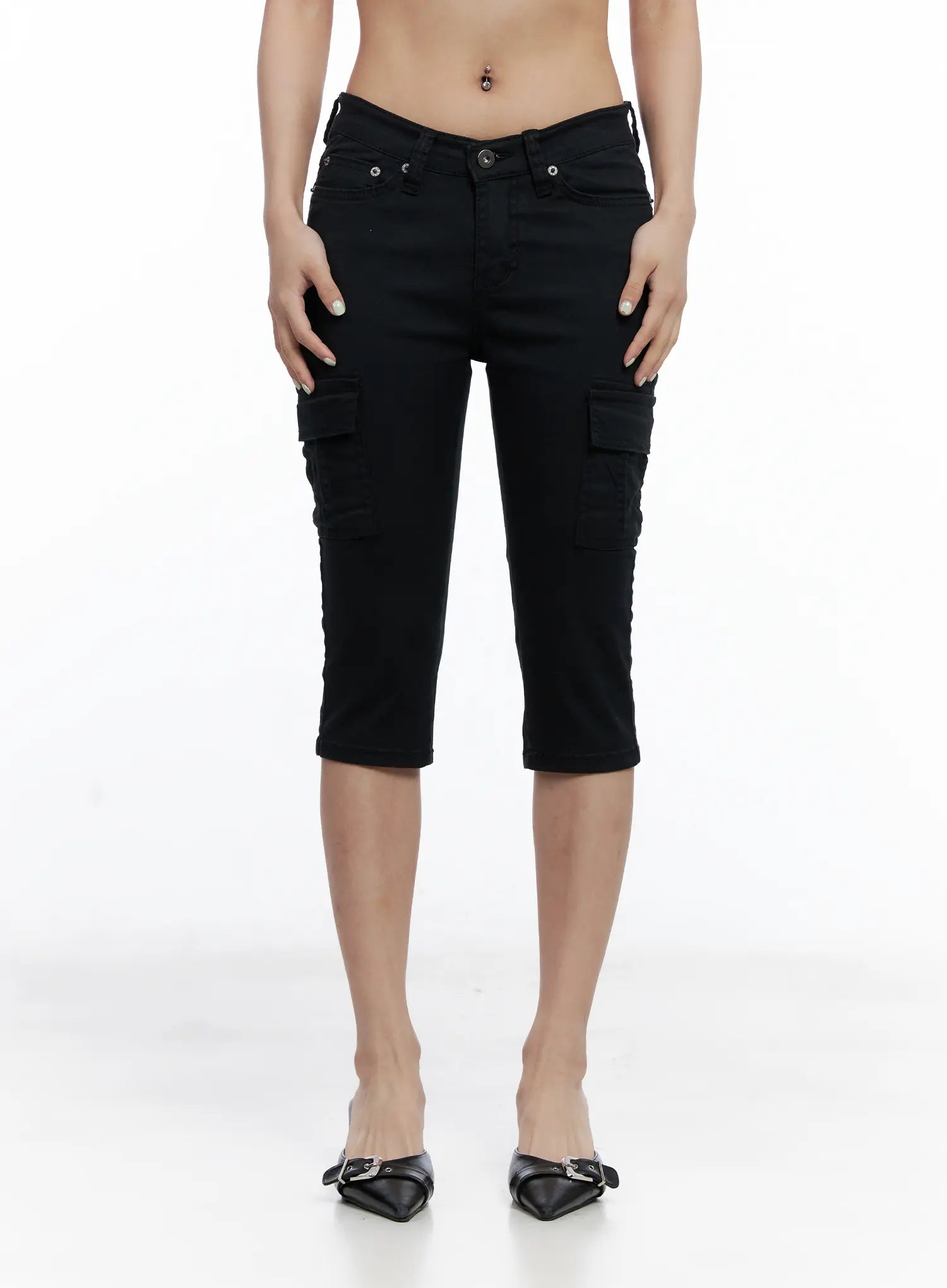 Slim-Fit Cargo Capri Pants CL511
