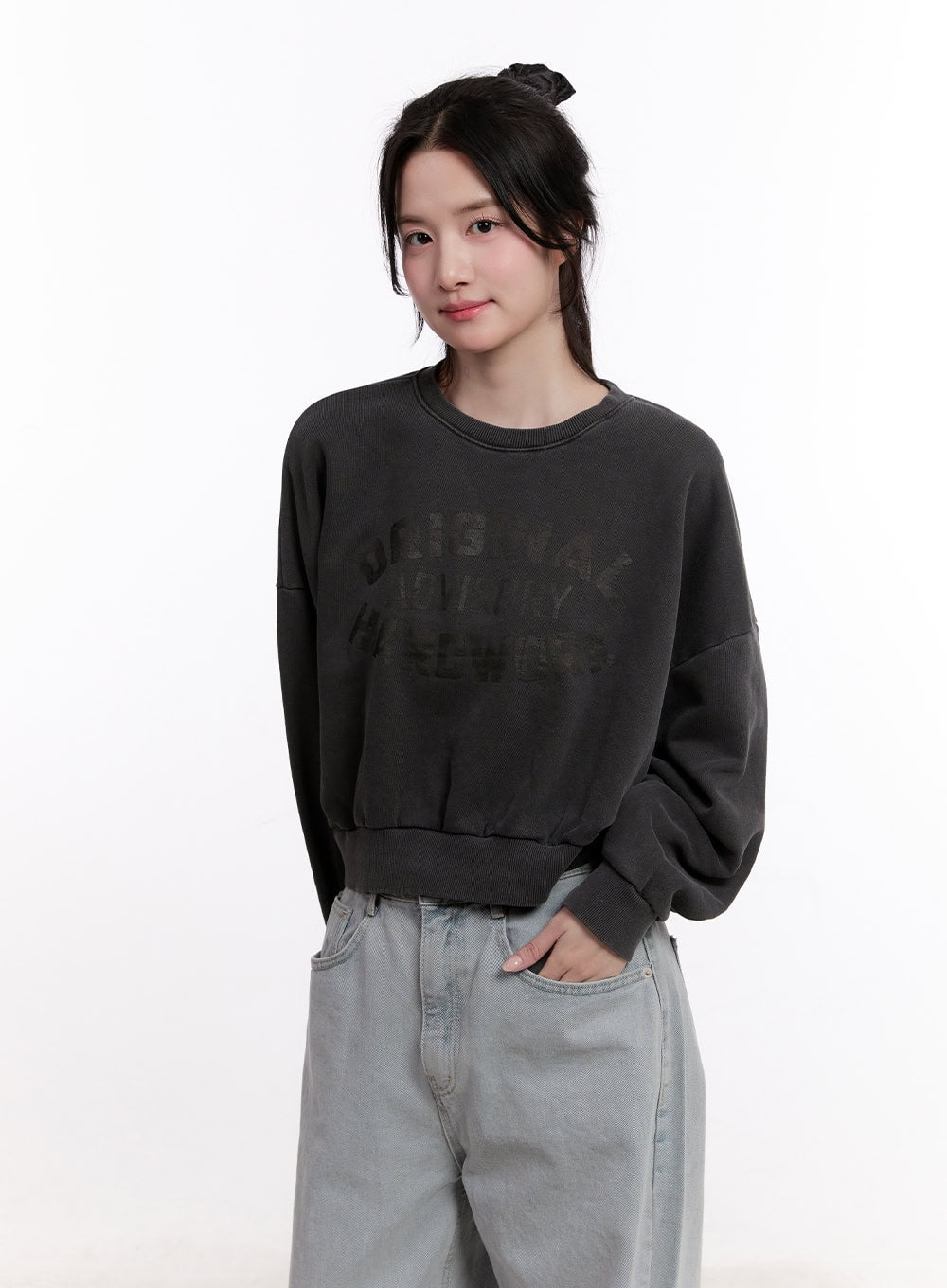 Graphic Loose-Fit Cropped Sweatshirt CM526