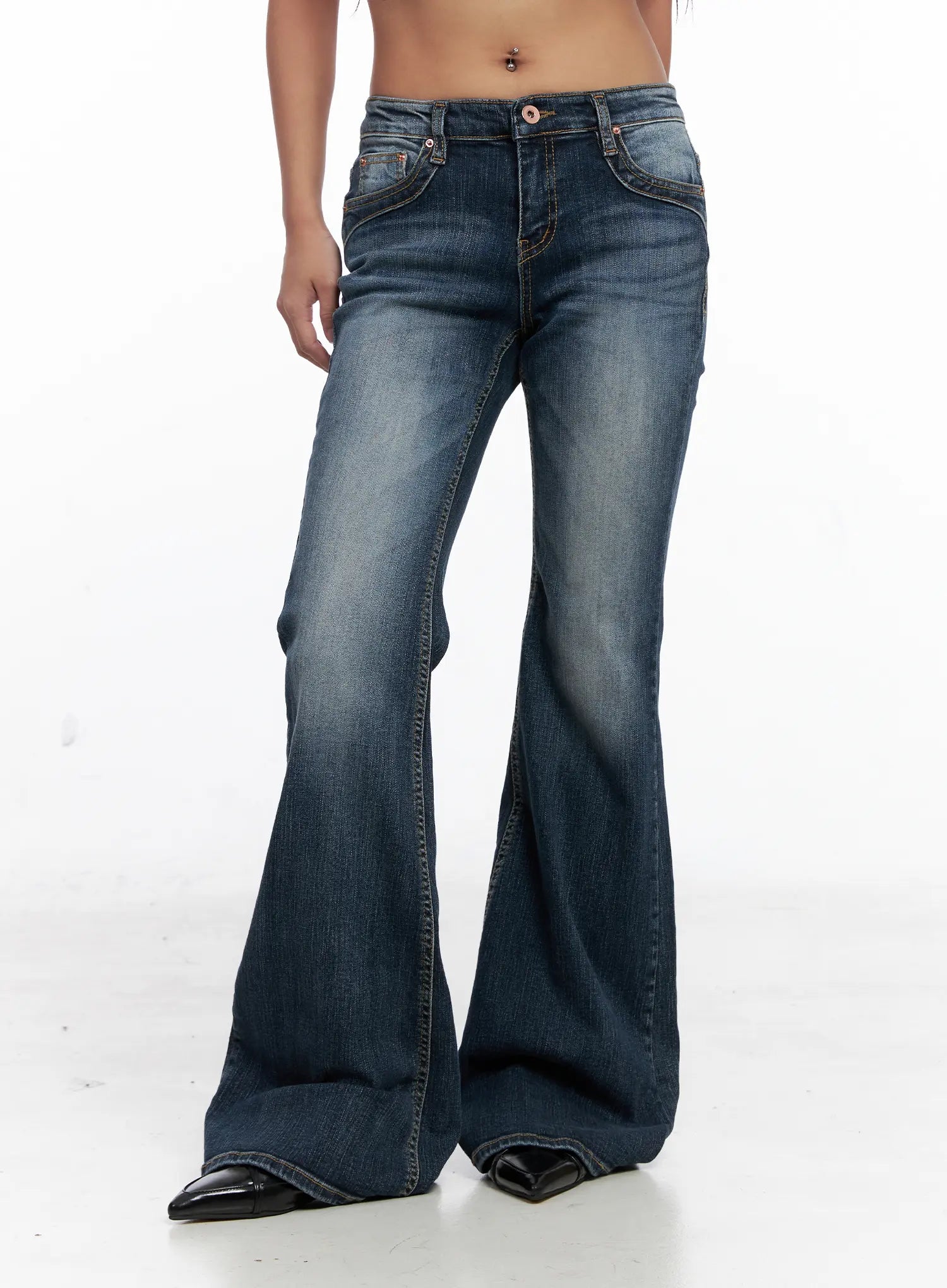 Saanvi Vintage Wash Flare Jeans CS522