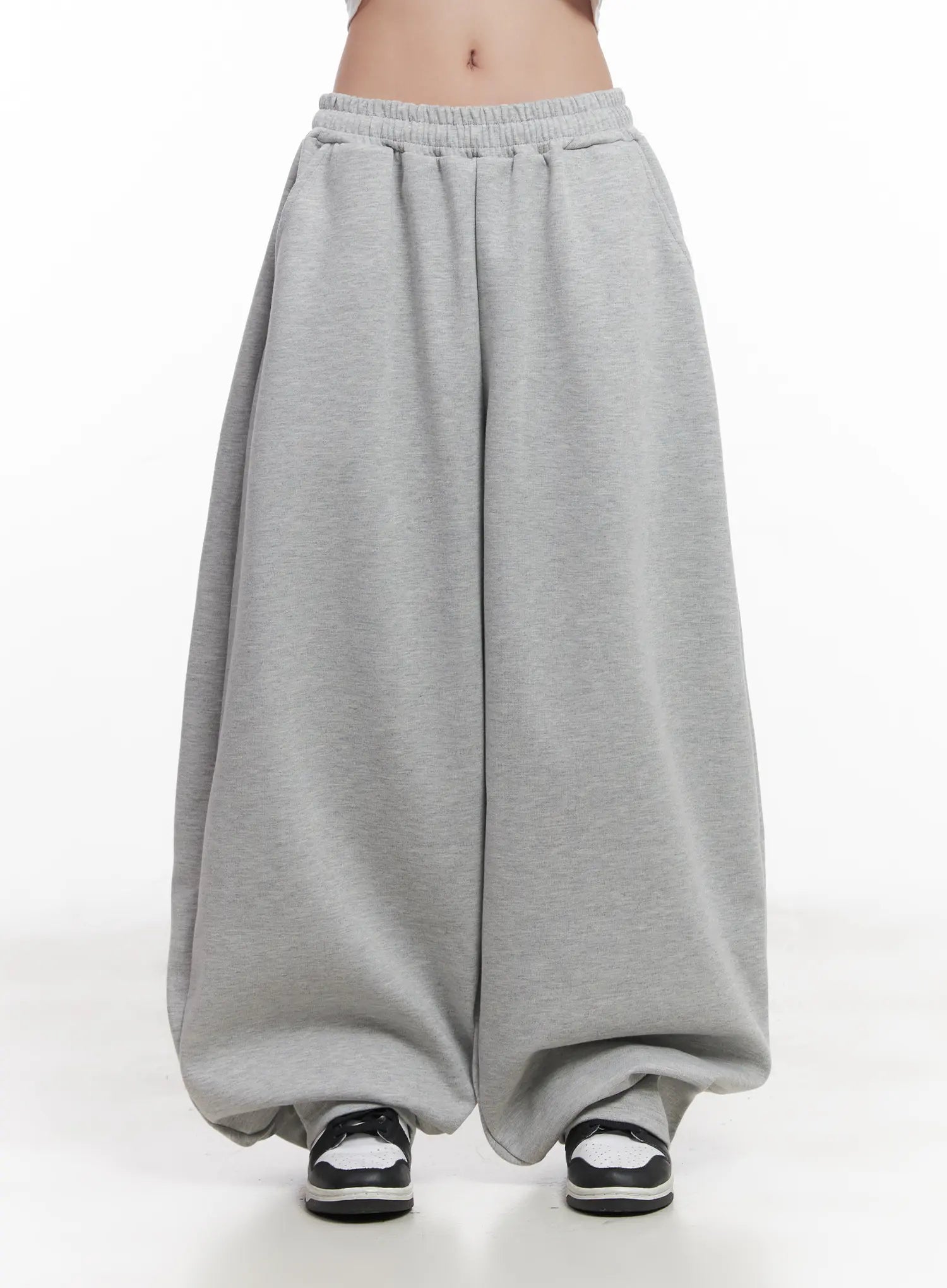 Basic Wide-Fit Sweatpants CU517
