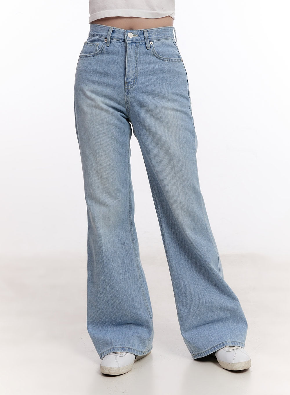 Daniella Relaxed-Fit Flared Jeans CM526