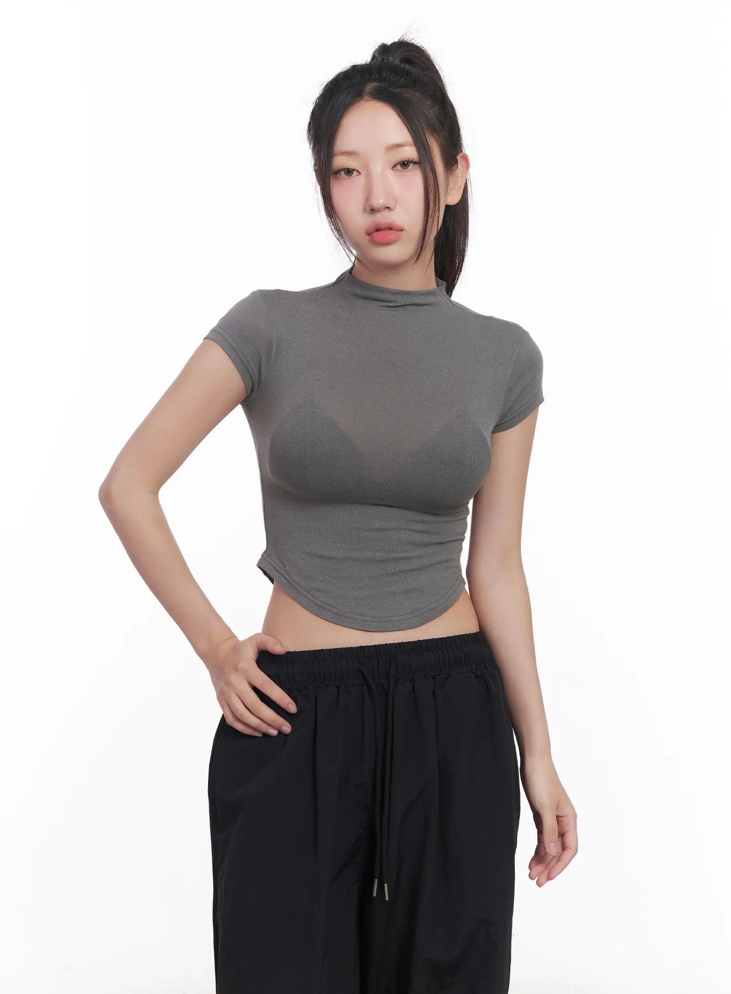 Slim-Fit Mock Neck Crop Top CU517