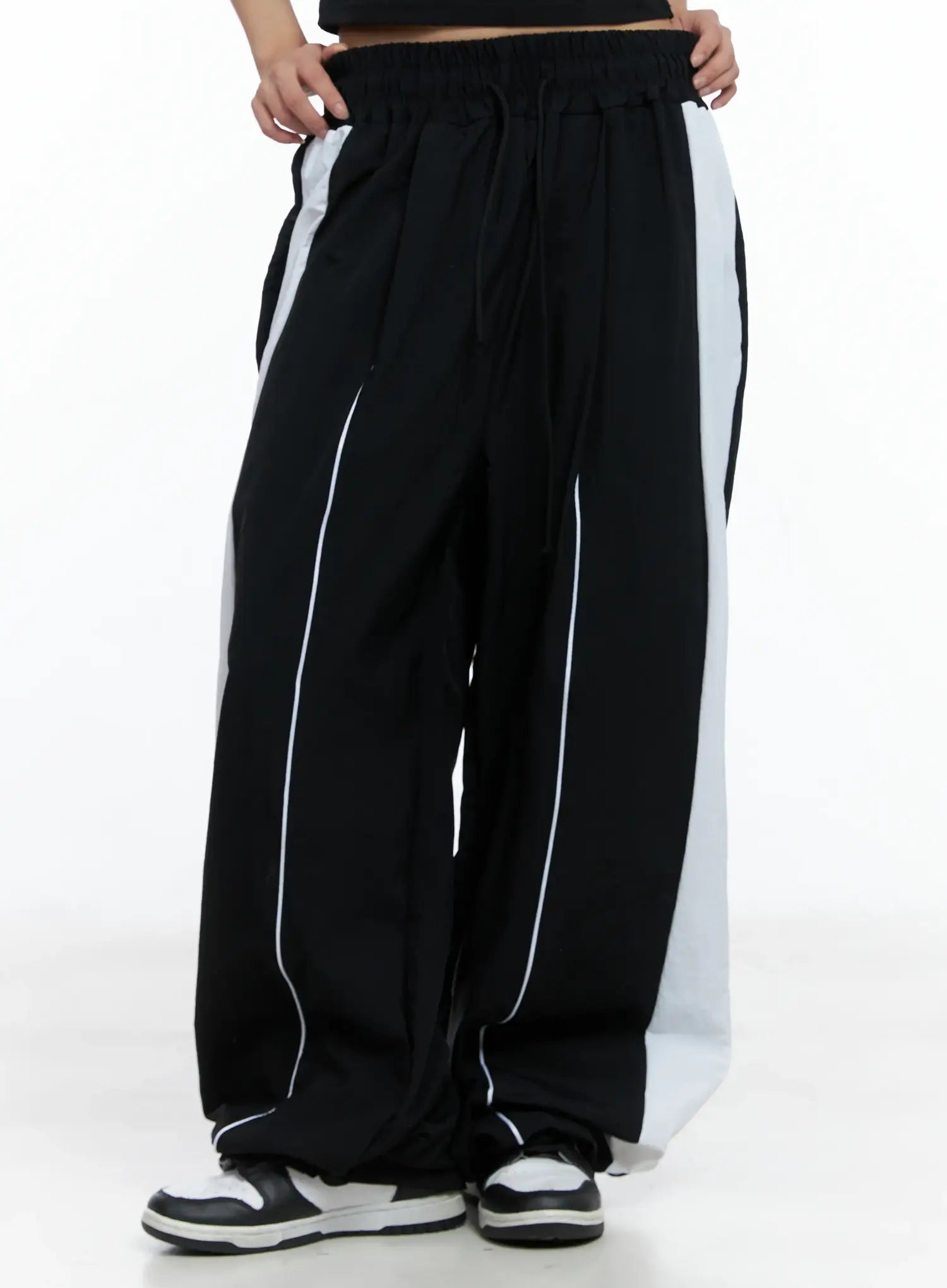 Contrast Stripe Nylon Track pants CS505