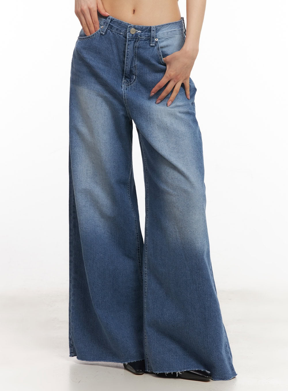 Jayn Distressed Flare Wide-Leg Jeans CA504