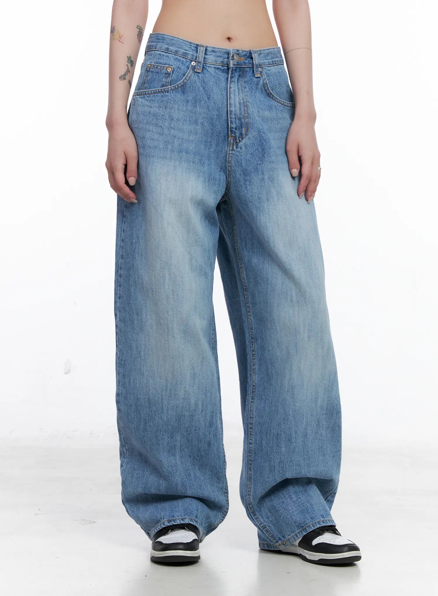 Aniyah Low-Rise Wide-Leg Jeans CS529