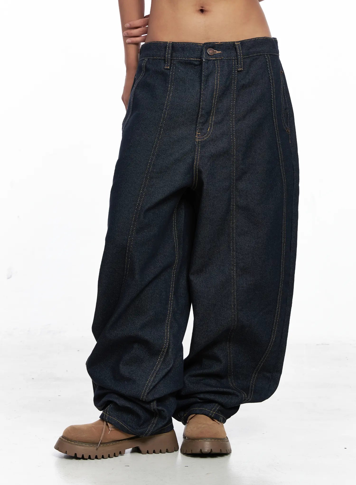 Tyler No-Fade Wide-Leg Jeans CO510