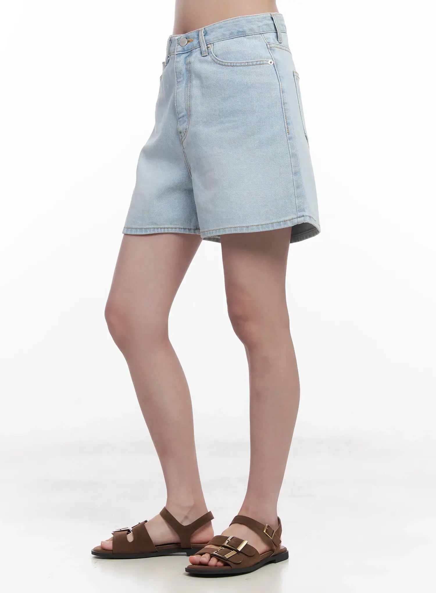 Light Wash Wide-Fit Jorts CU523