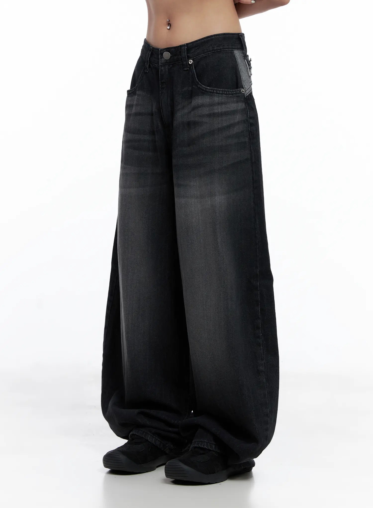 Suyeon Embroidered Baggy Denim Jeans CL510