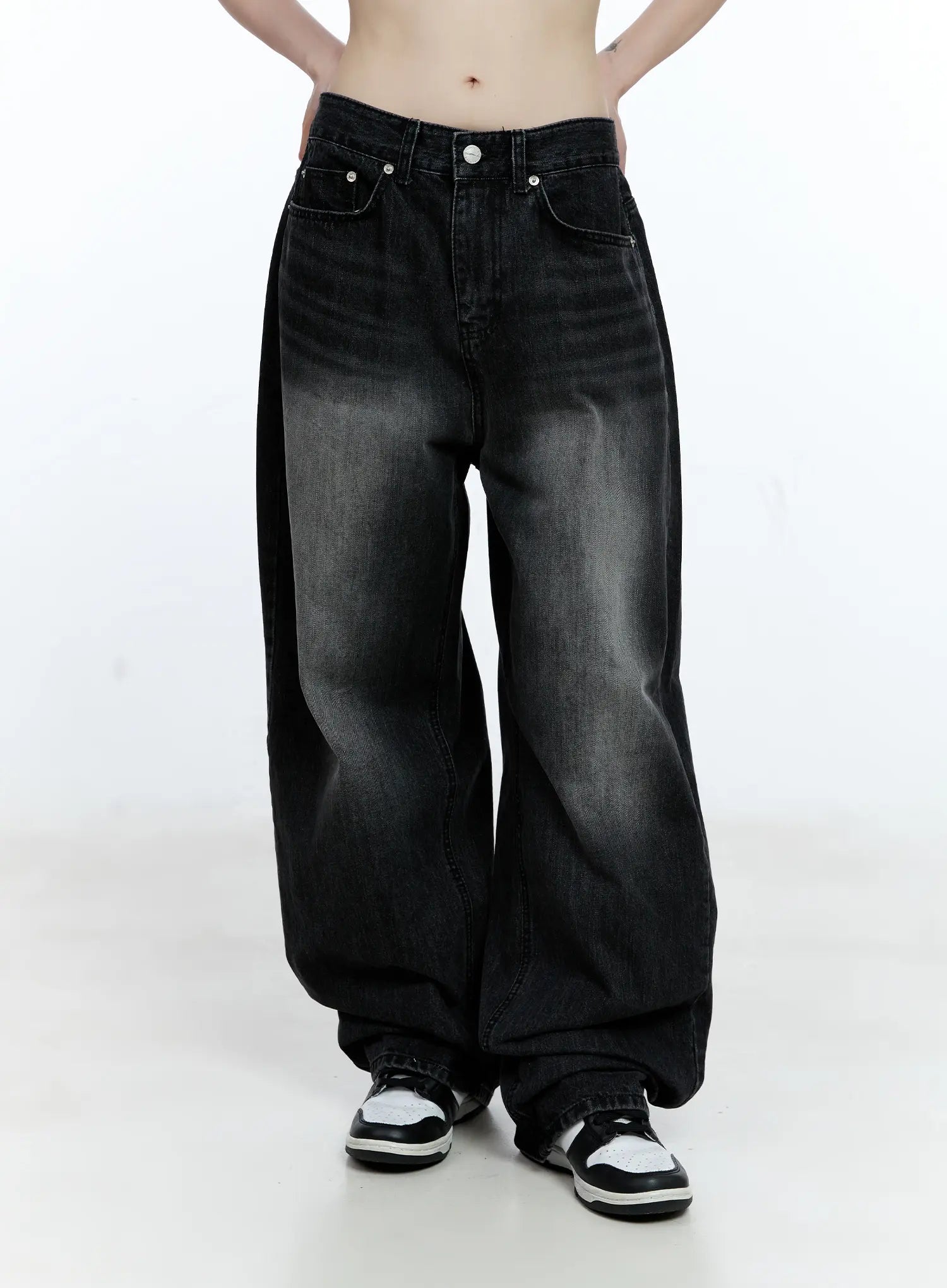 Gayeon Washed Wide-Leg Jeans CG507