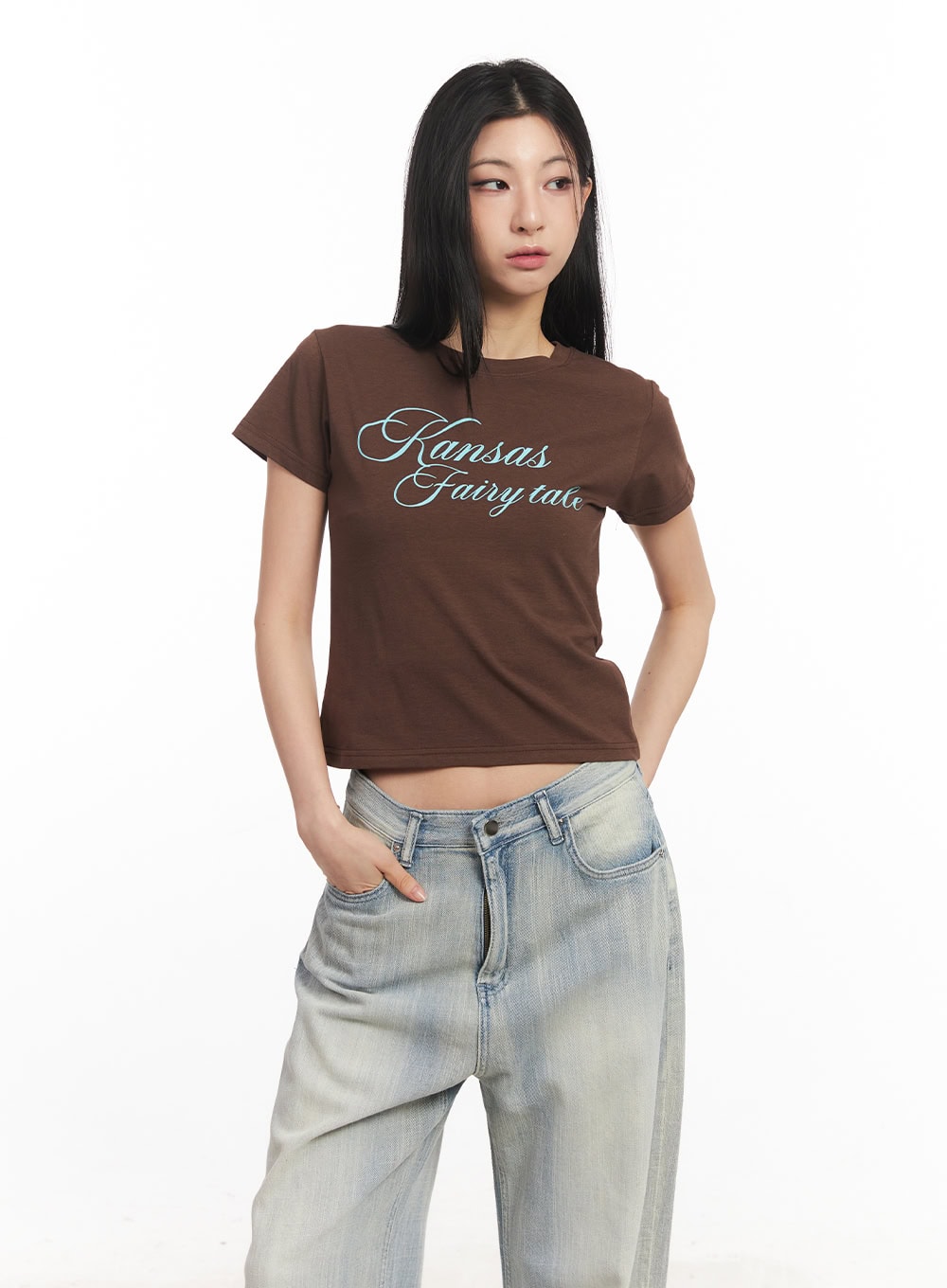 Slim-Fit Cropped Graphic Tee CA514