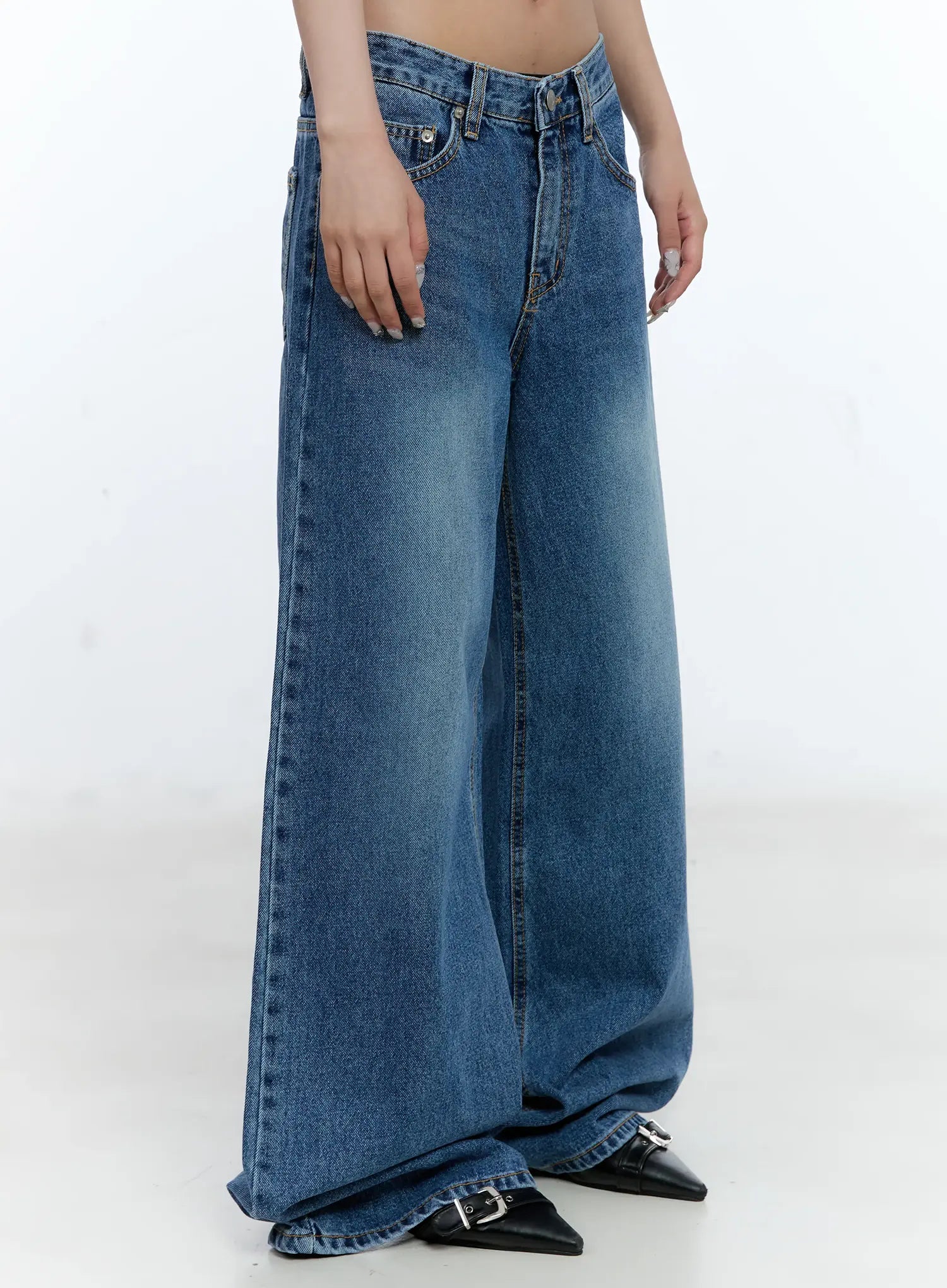 Dahye Washed Relaxed-Fit Denim Jeans CL530