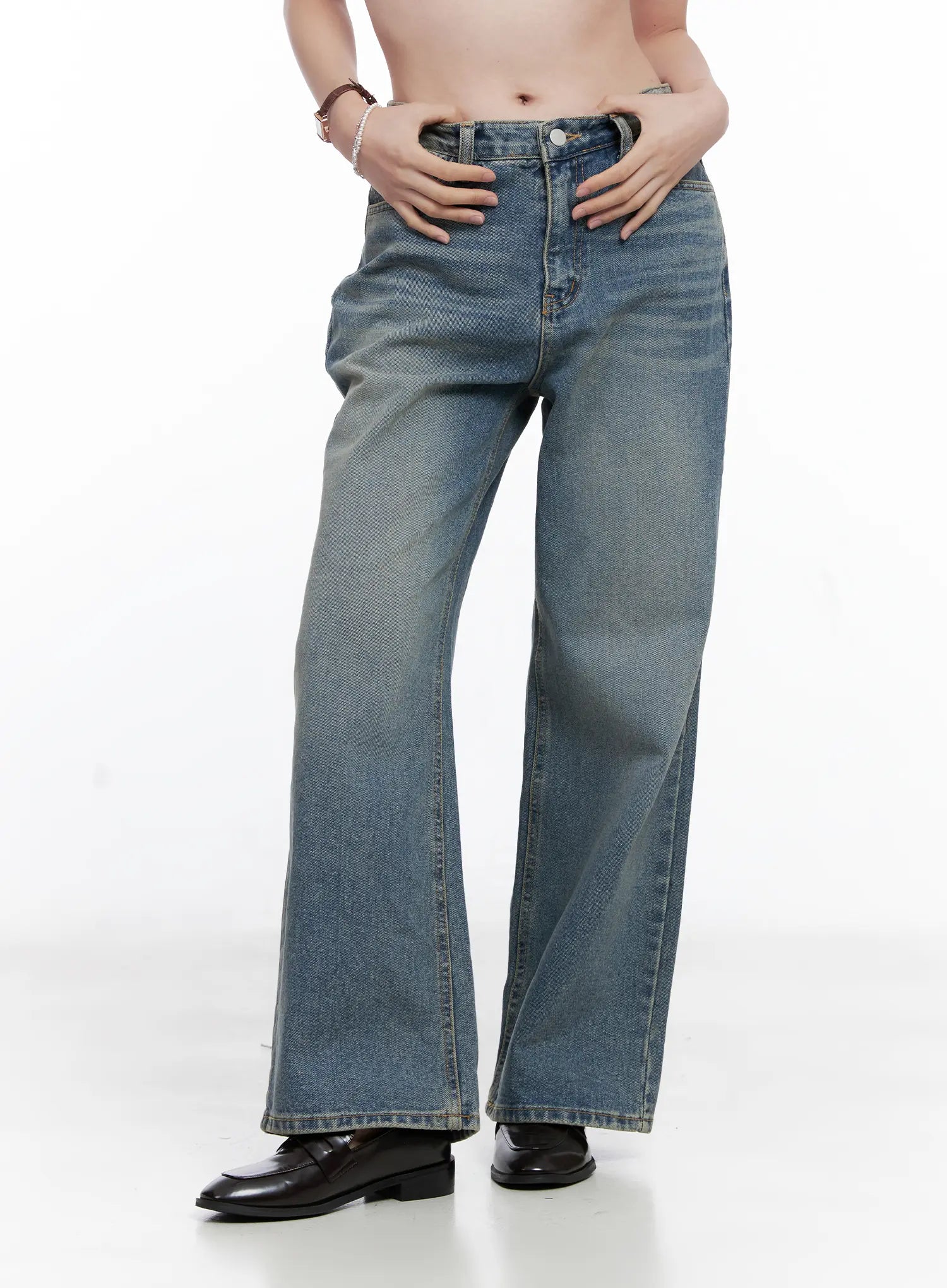 Qu Wide-Leg Vintage Wash Jeans CG521