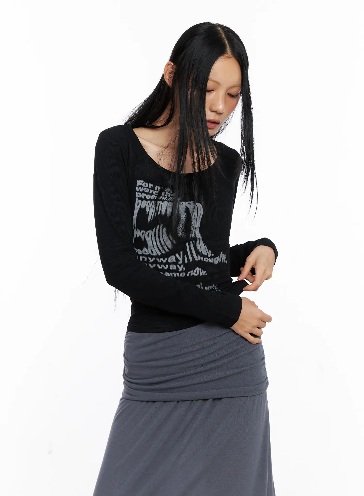 Graphic Lettering U-Neck Long Sleeve CS509
