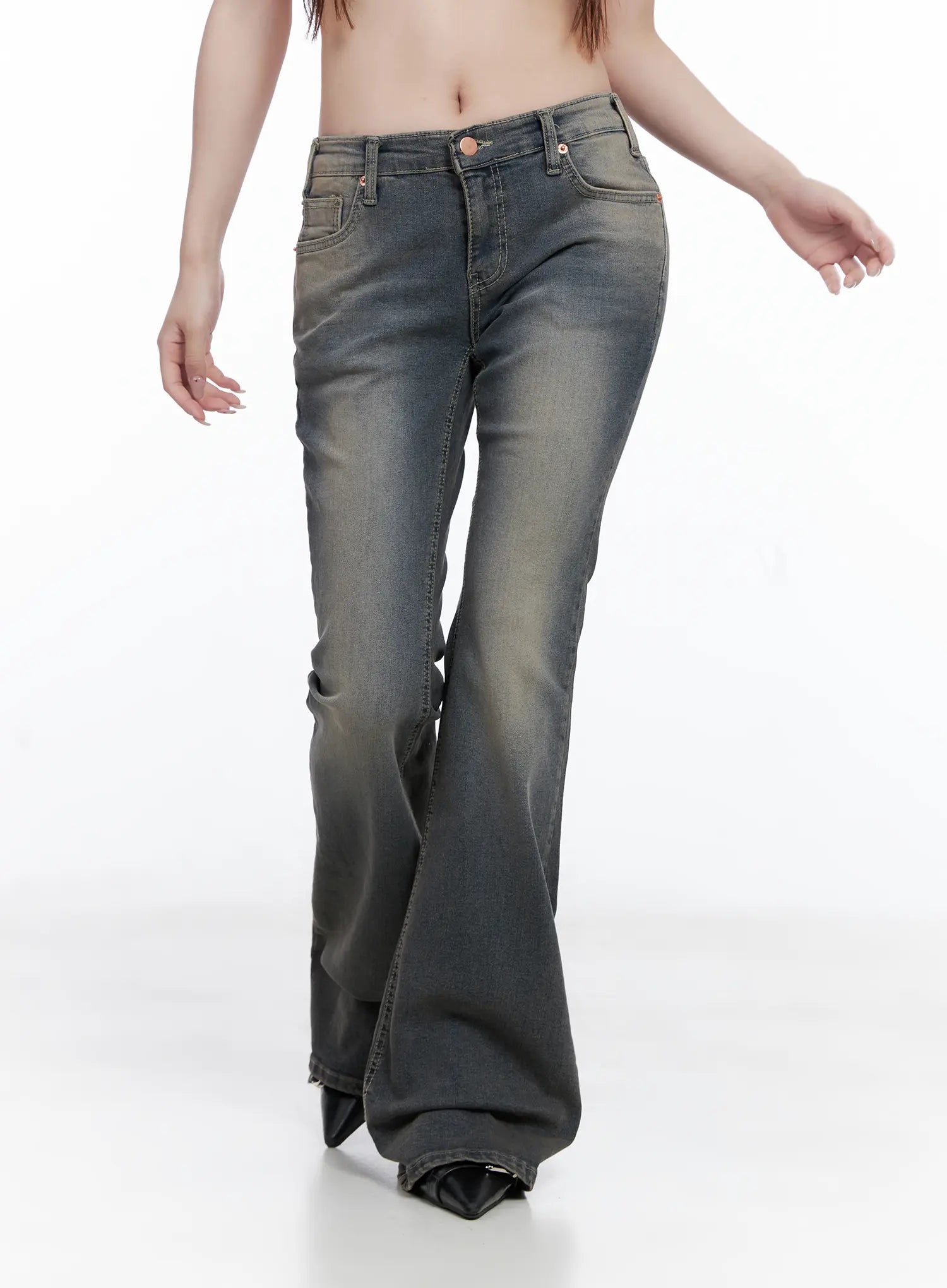 Sumin Low-Rise Flare Hip Pad Jeans CG529