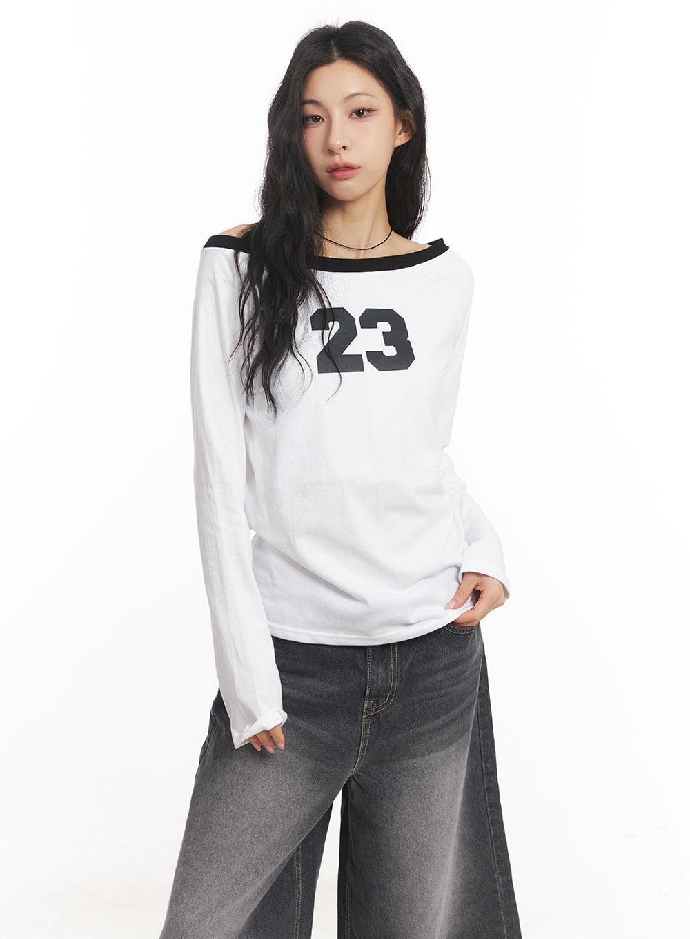23 Graphic Off-Shoulder Long-Sleeve Top CA504