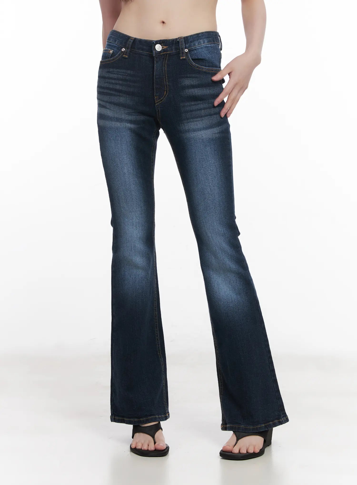 Minji Slim-Fit Flared Jeans CU519
