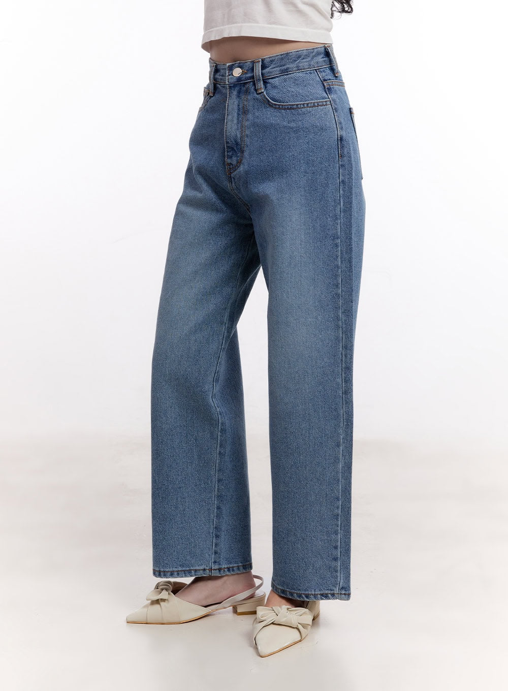 Jamie Comfy Straight-Fit Jeans CM526