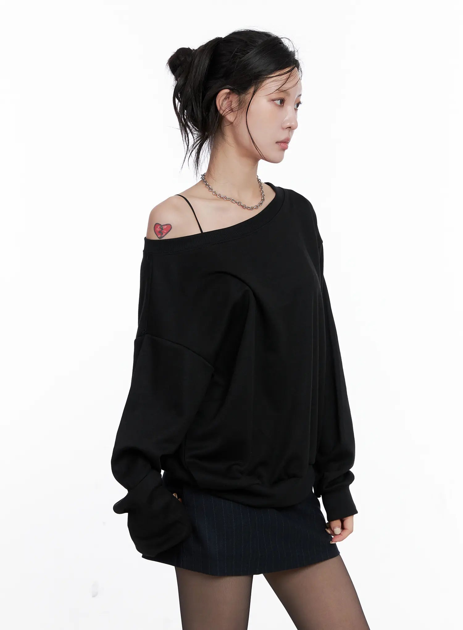Off-Shoulder Loose Fit Sweatshirt CS510