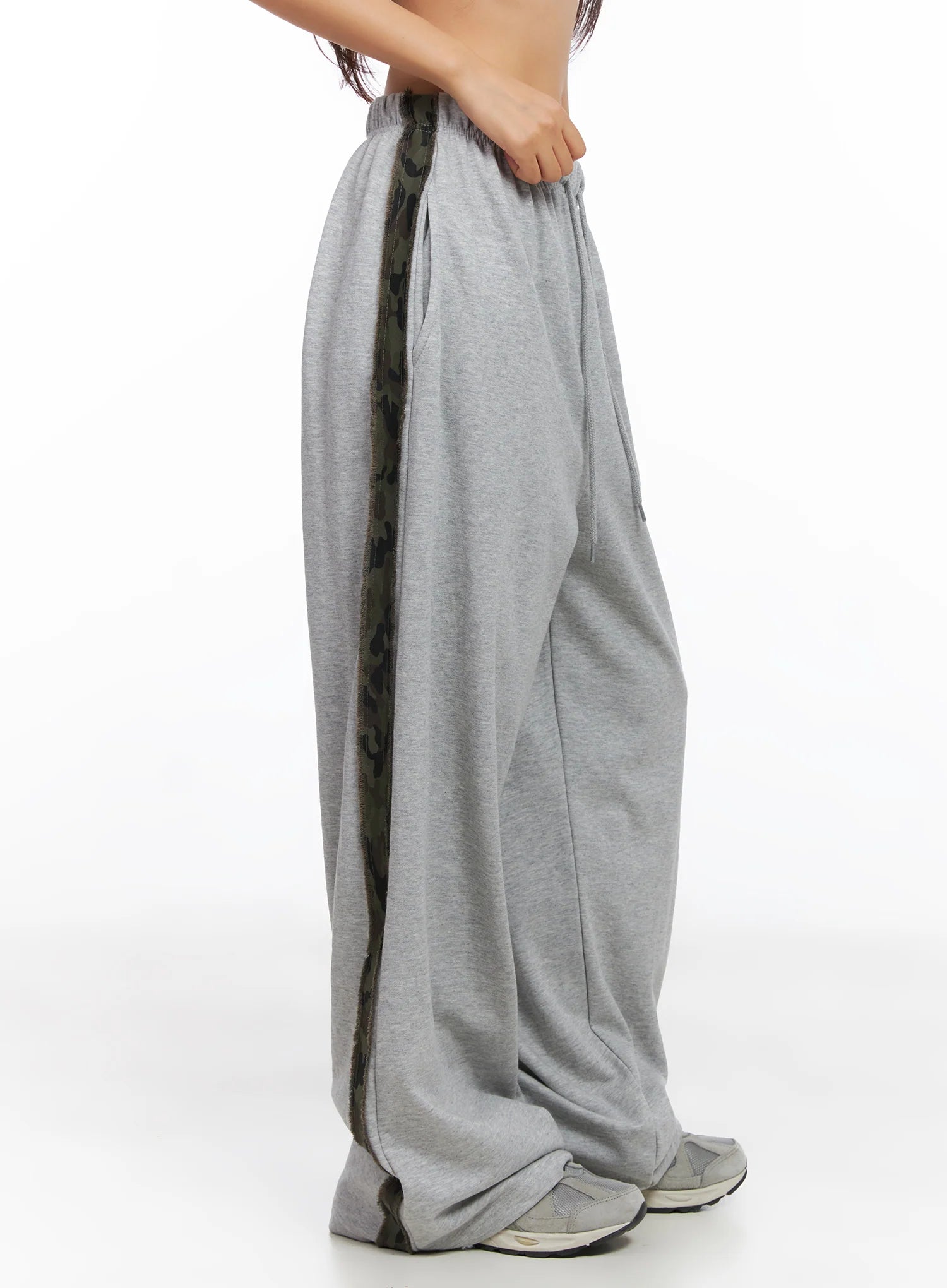 Camo Accent Wide Leg Sweatpants CO514