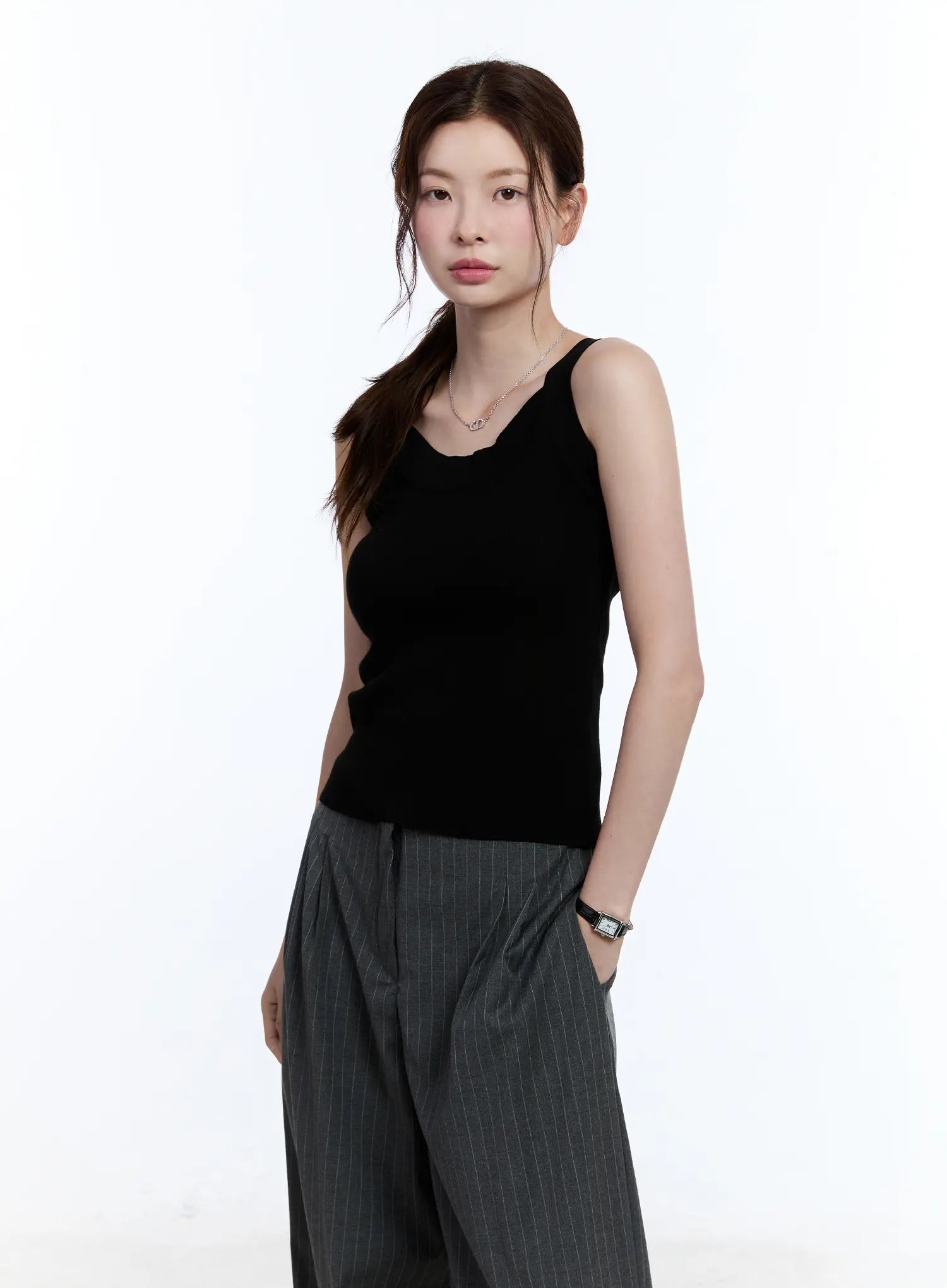 Slim-Fit Sleeveless Sweater CU513