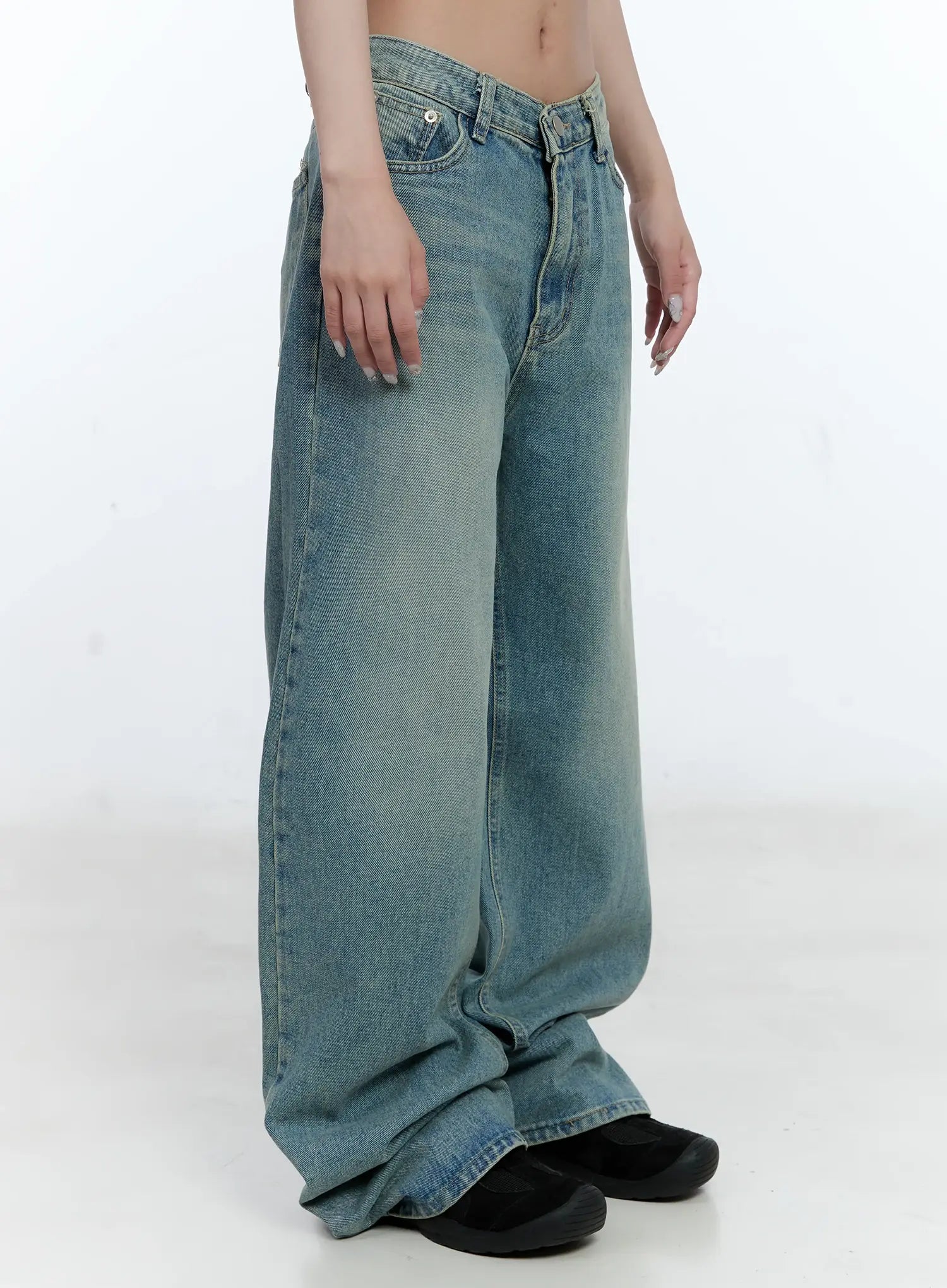 Haeun Wide-Leg Denim Jeans CG501