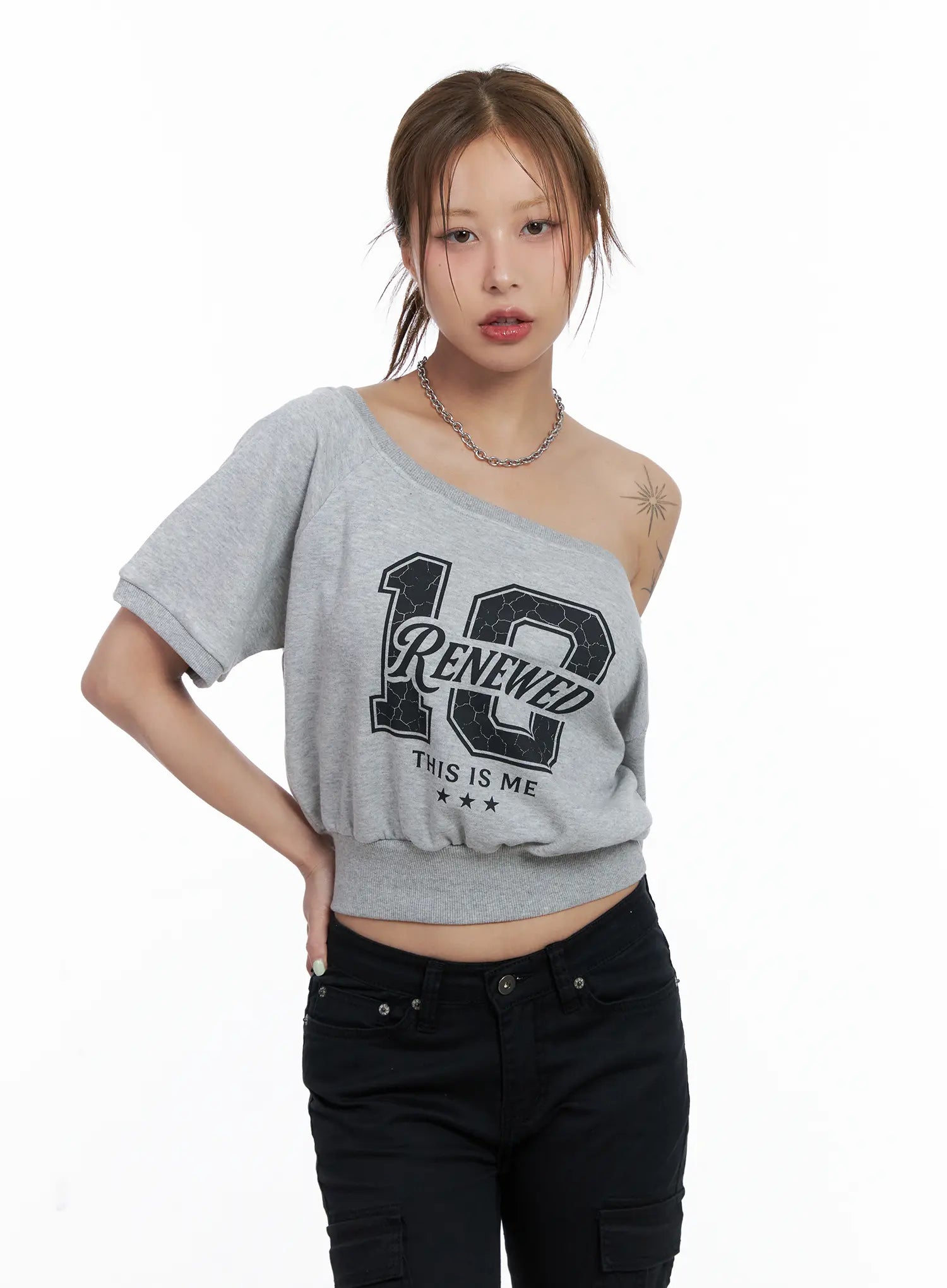 Off-Shoulder Graphic Cropped Tee CL511