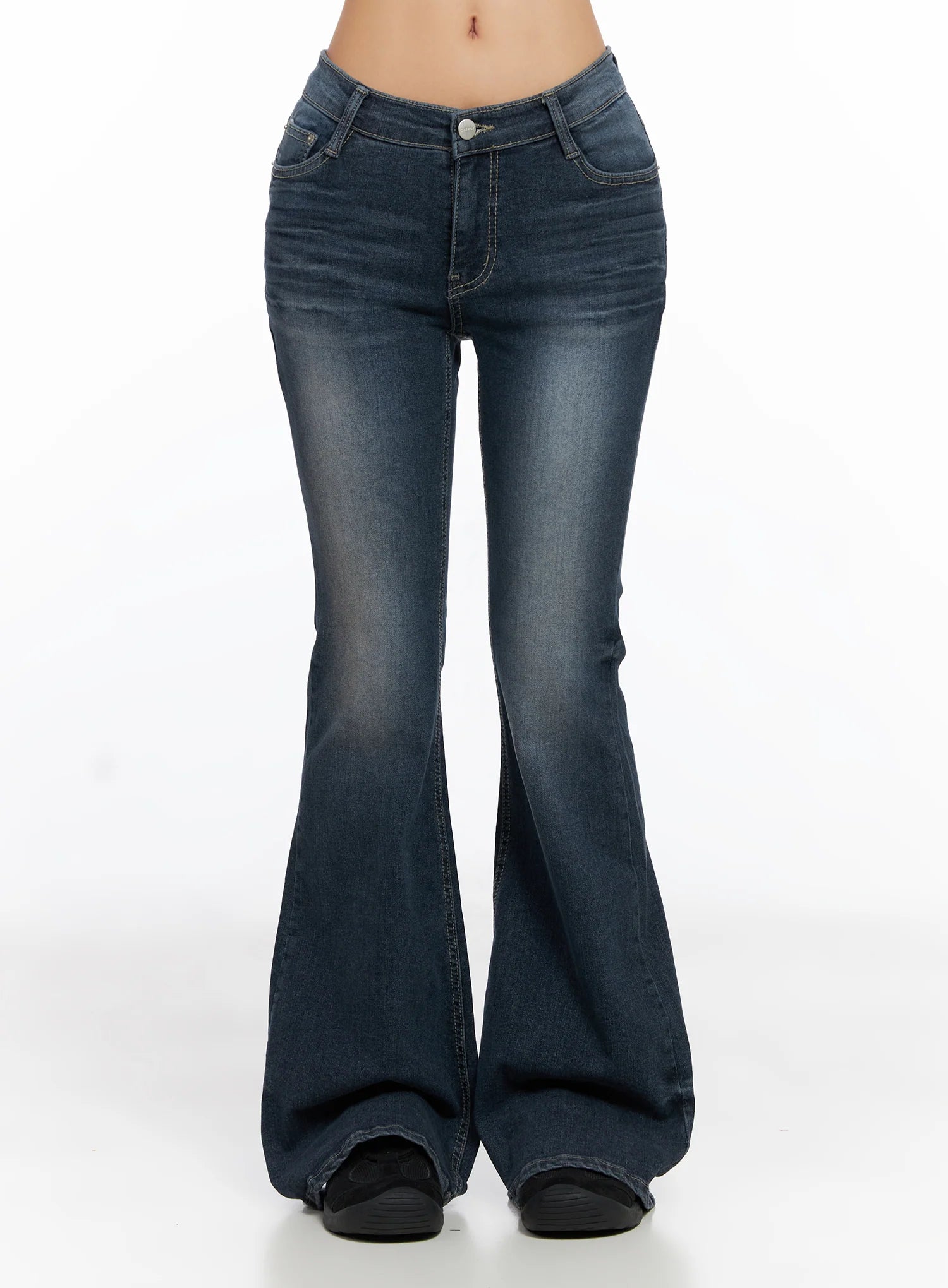 Melina Low-Rise Flare Jeans CO514