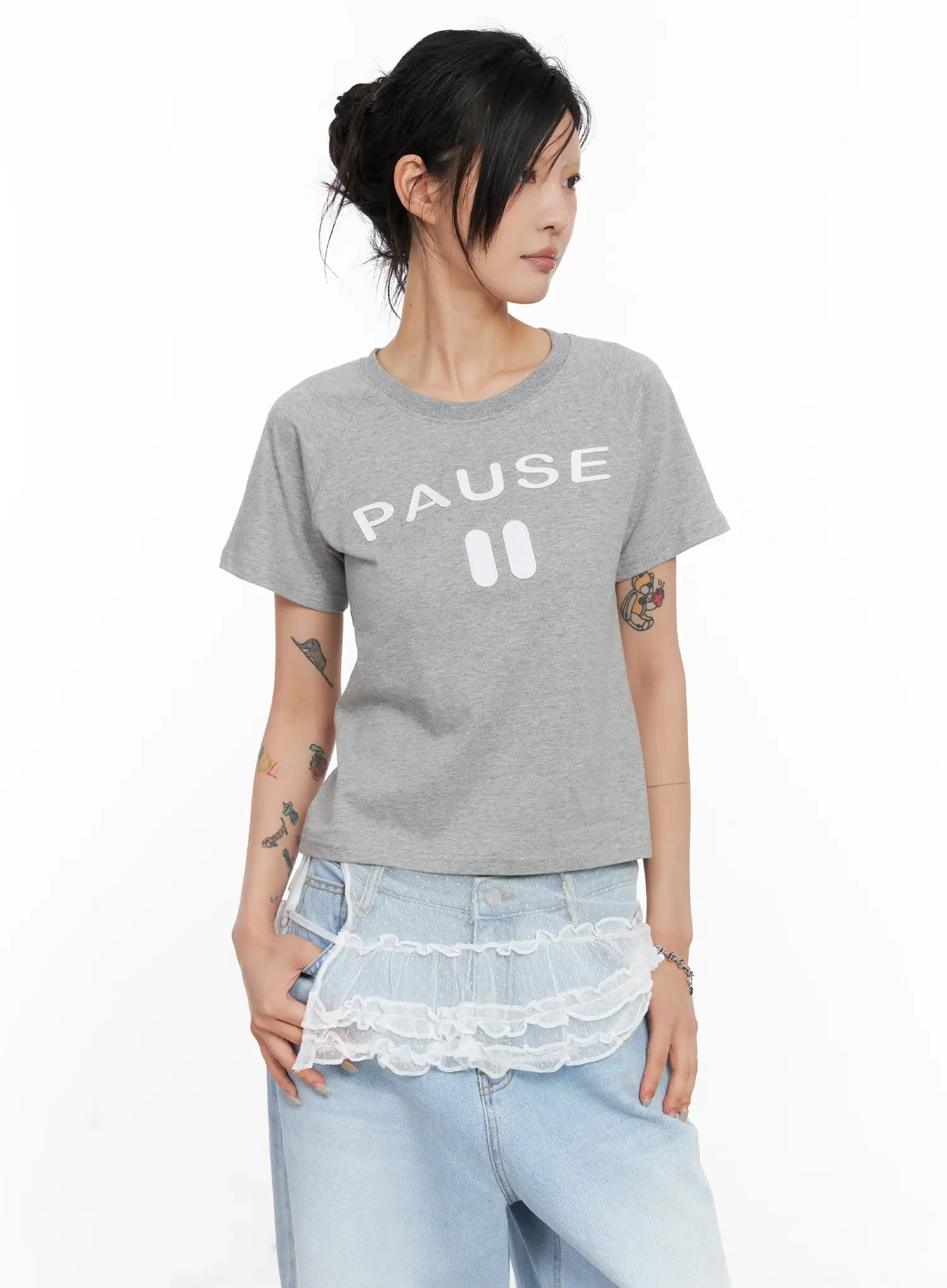 Pause Graphic Cropped Tee CL528