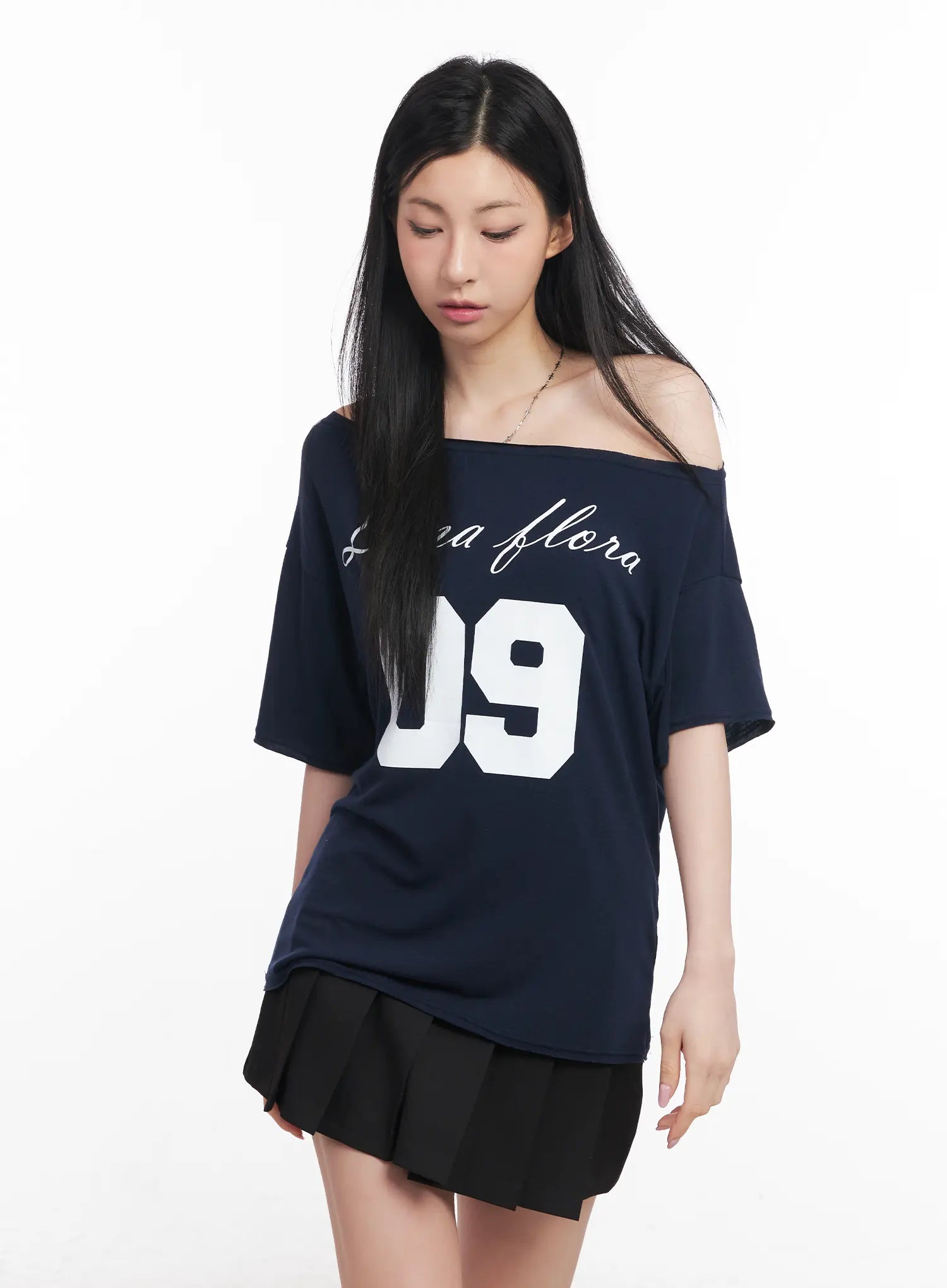 Loose-Fit One-Shoulder Graphic Tee CU511